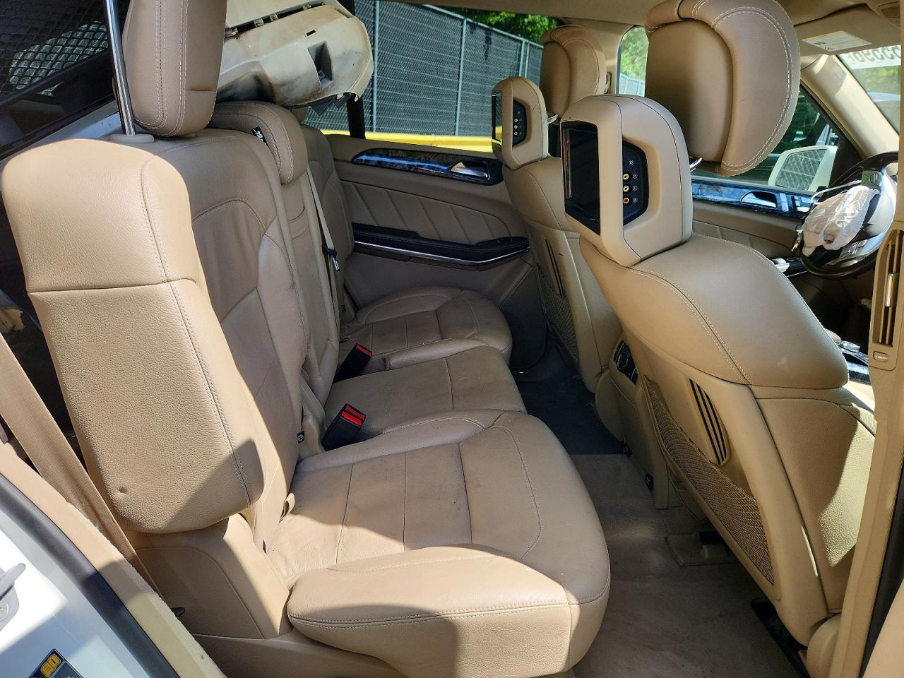 2015 Mercedes-benz Gl 550 4matic Белый vin: 4JGDF7DE7FA546663