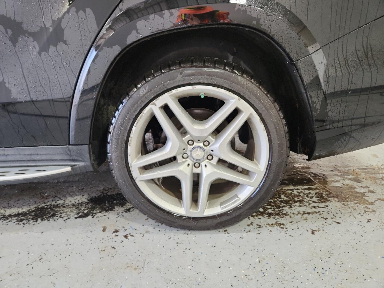 2015 Mercedes-benz Gl 550 4matic Black vin: 4JGDF7DE7FA547229 Damage: Left Rear Wheel, Curb Rash, > 12 Inches