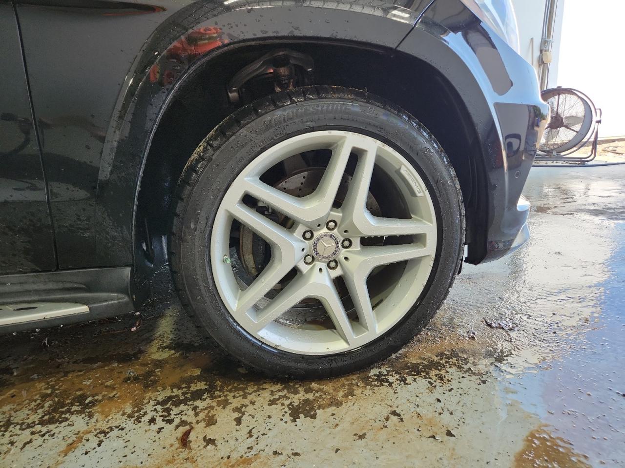 2015 Mercedes-benz Gl 550 4matic Black vin: 4JGDF7DE7FA547229 Damage: Right Front Wheel, Curb Rash, > 12 Inches