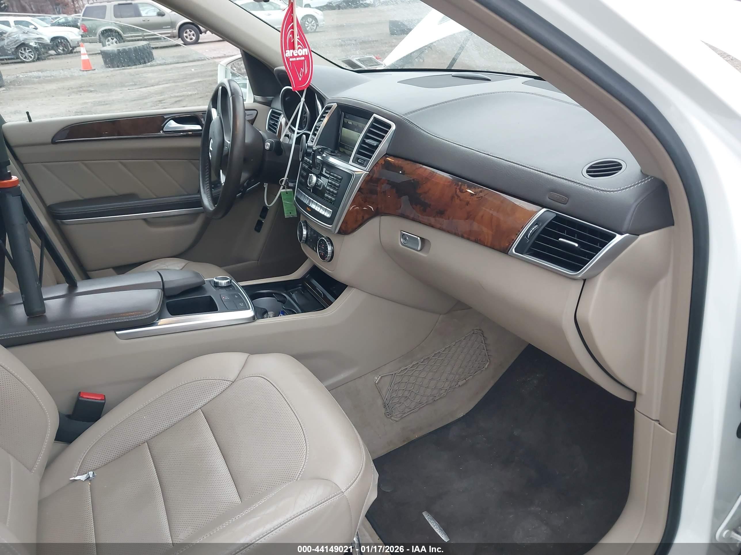 2014 Mercedes-benz Gl 550 4matic White vin: 4JGDF7DE8EA361830