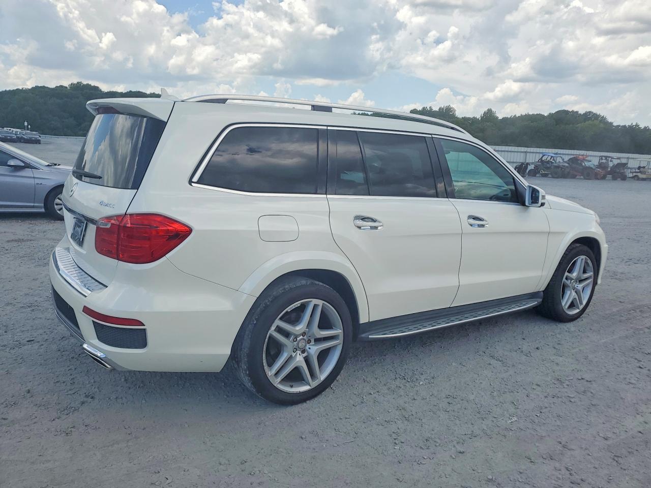 2015 Mercedes-benz Gl 550 4matic White vin: 4JGDF7DE8FA546199