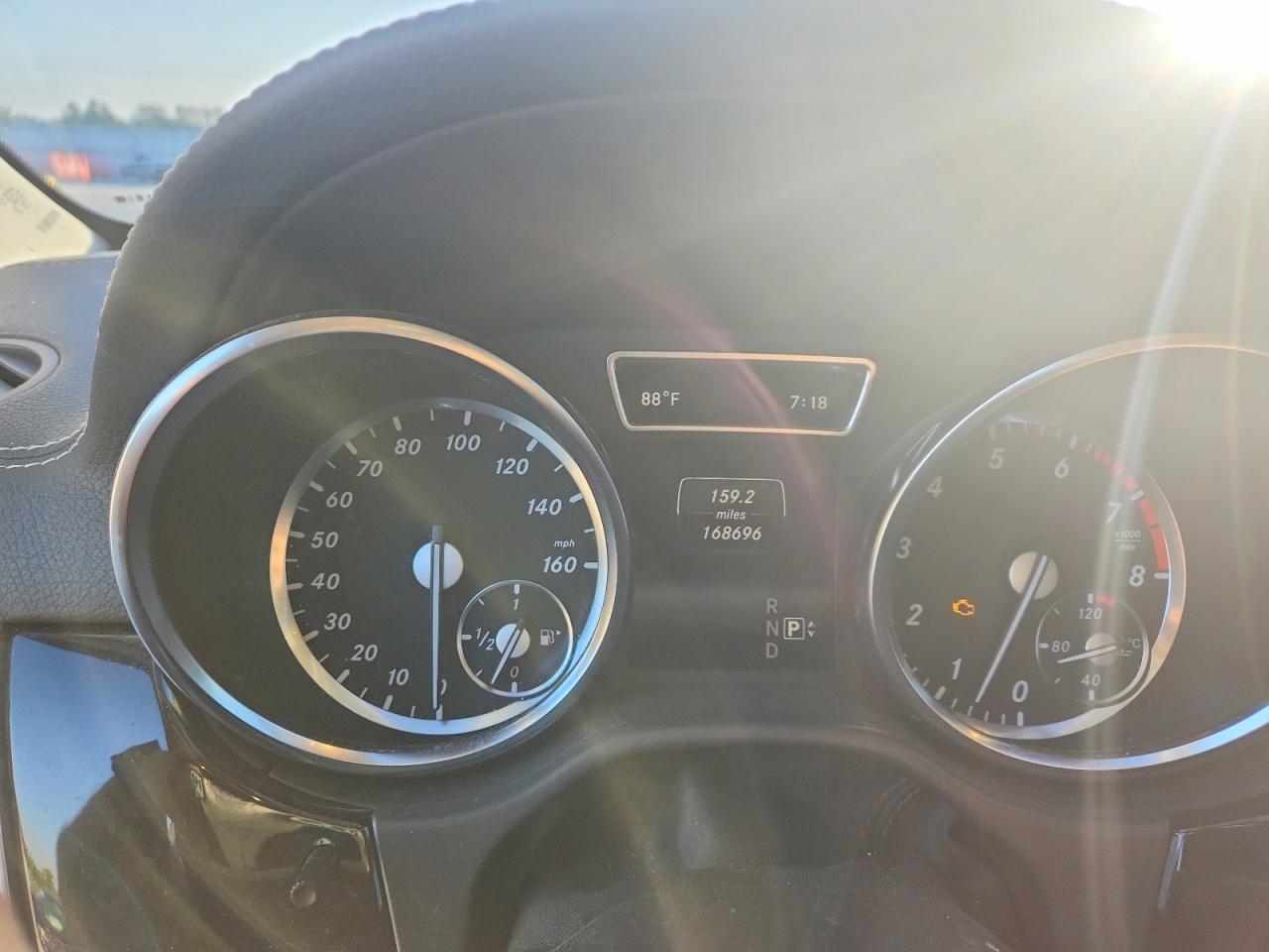 2015 Mercedes-benz Gl 550 4matic Серебряный vin: 4JGDF7DE9FA481007