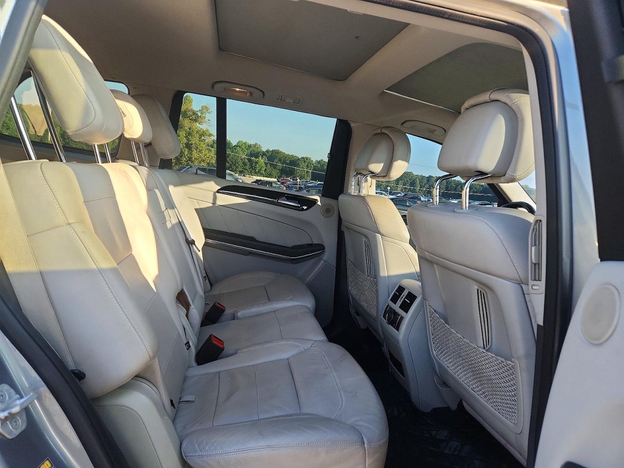 2015 Mercedes-benz Gl 550 4matic Серебряный vin: 4JGDF7DE9FA481007