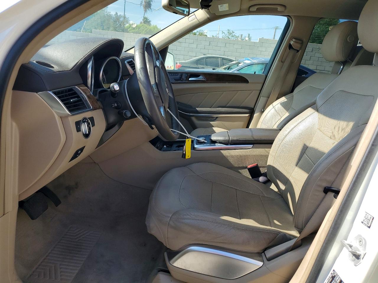 2015 Mercedes-benz Gl 550 4matic Белый vin: 4JGDF7DEXFA544969