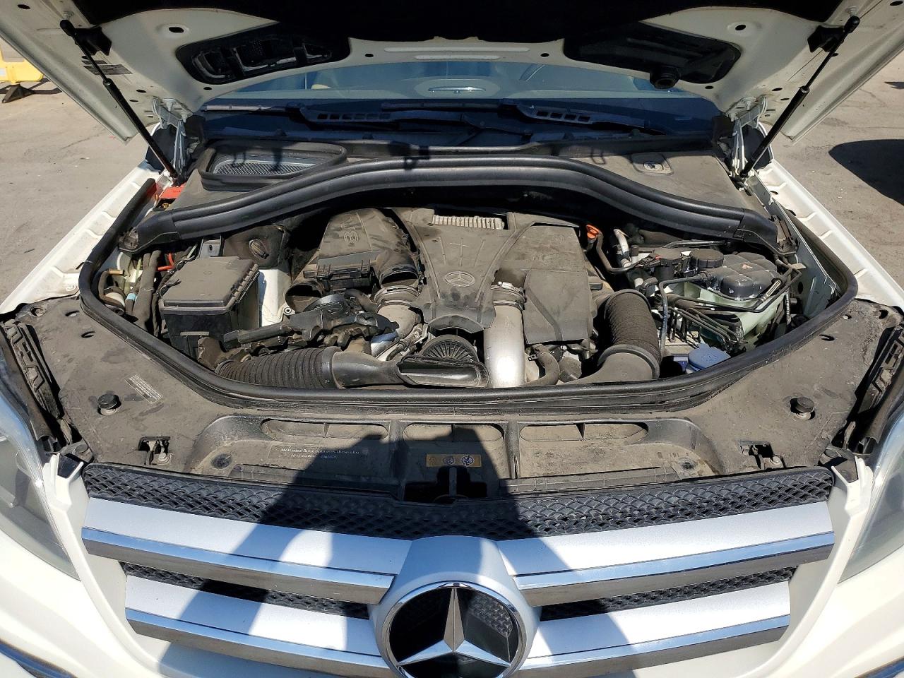 2015 Mercedes-benz Gl 550 4matic Белый vin: 4JGDF7DEXFA544969