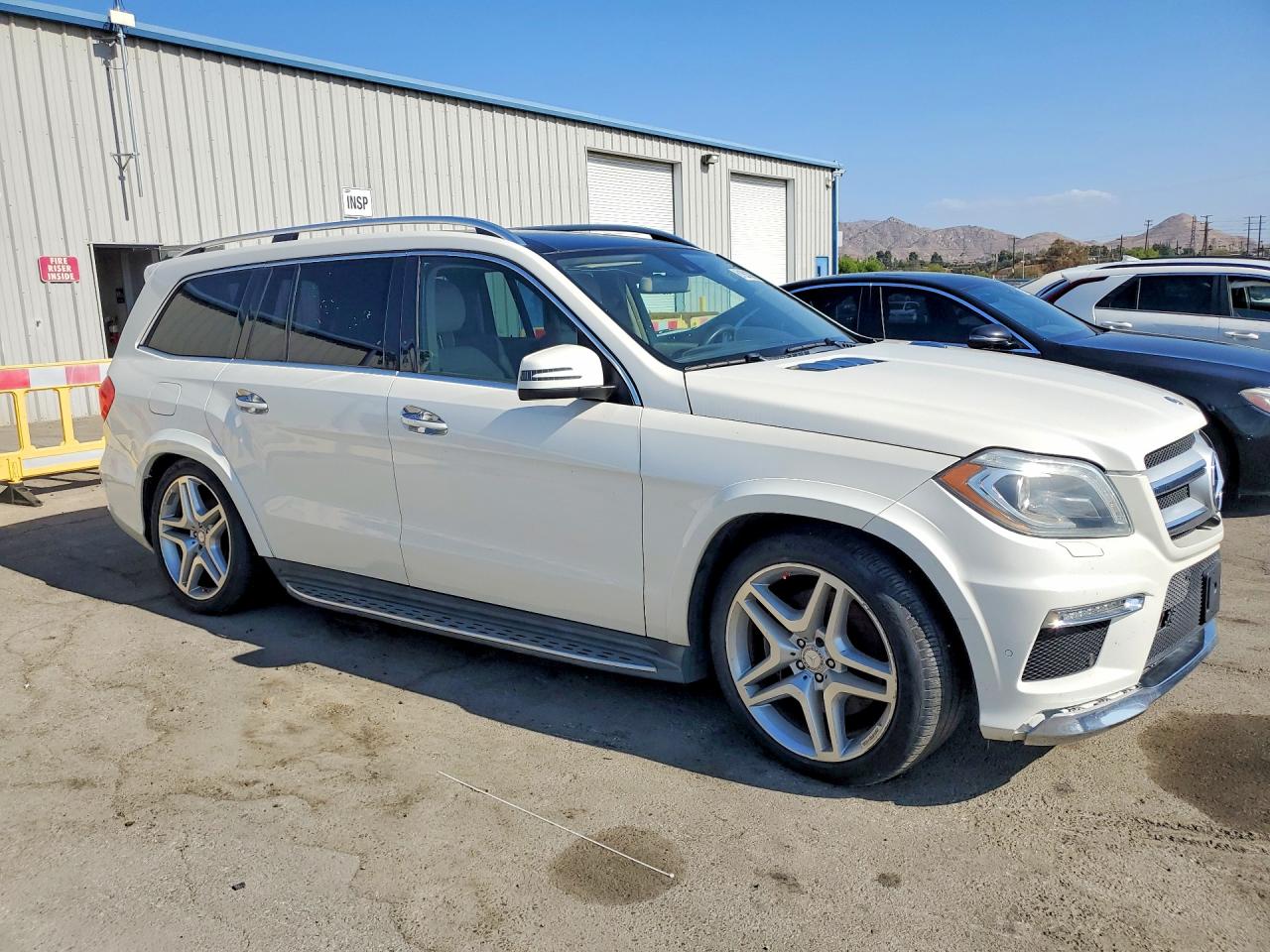 2015 Mercedes-benz Gl 550 4matic Белый vin: 4JGDF7DEXFA544969