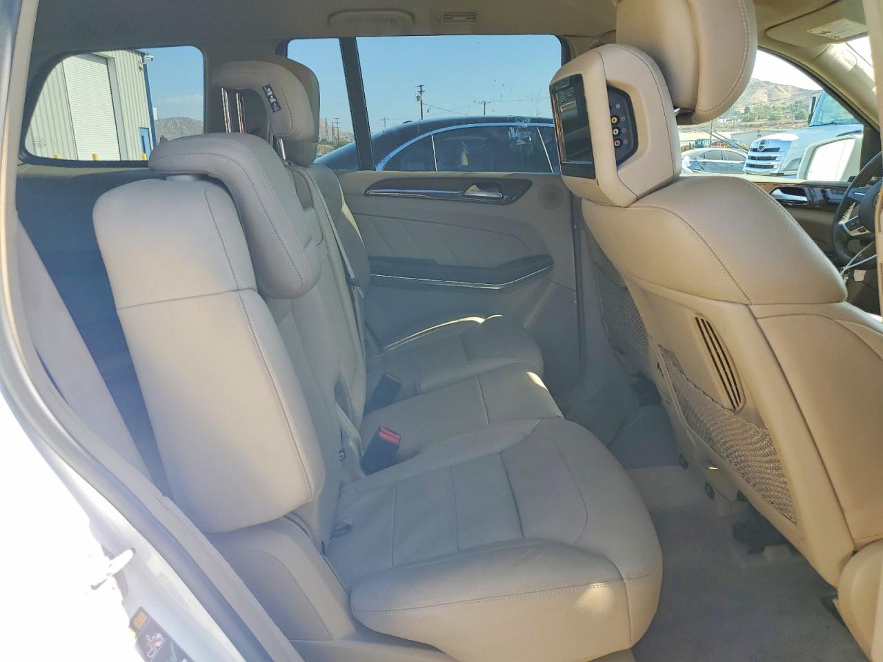 2015 Mercedes-benz Gl 550 4matic Белый vin: 4JGDF7DEXFA544969