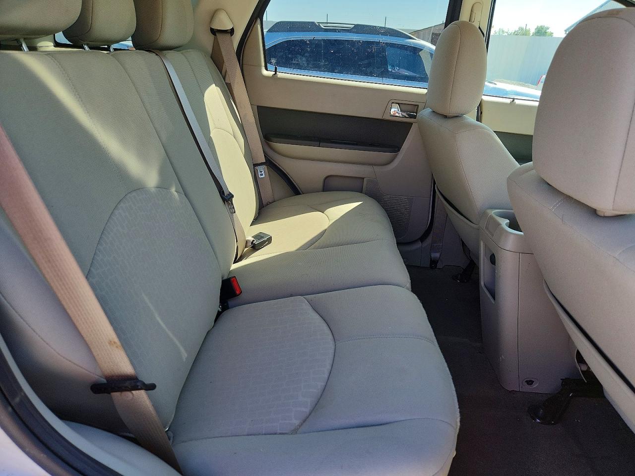 2011 Mercury Mariner White vin: 4M2CN8B72BKJ04823