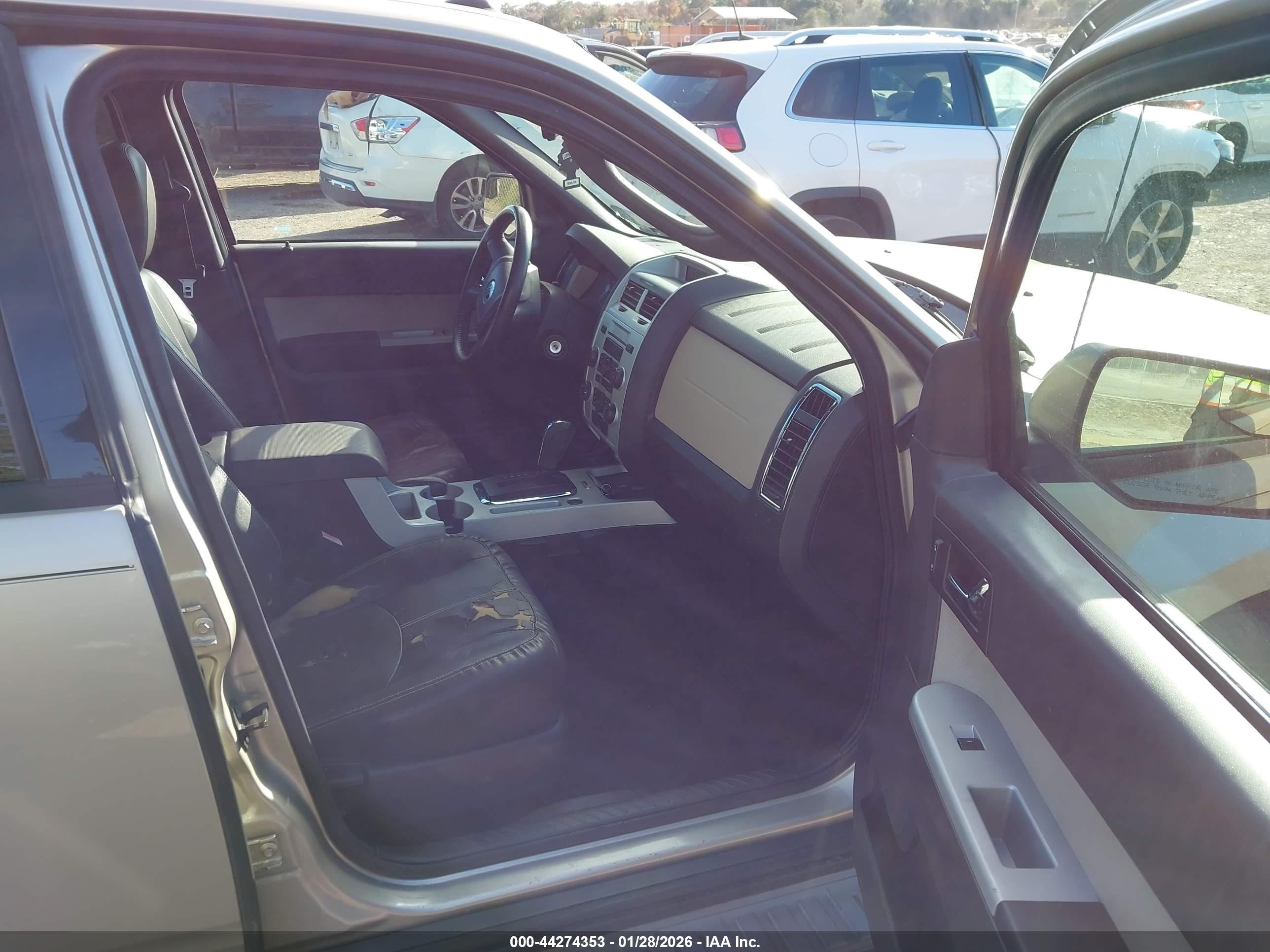 2011 Mercury Mariner Beige vin: 4M2CN8B76BKJ04002
