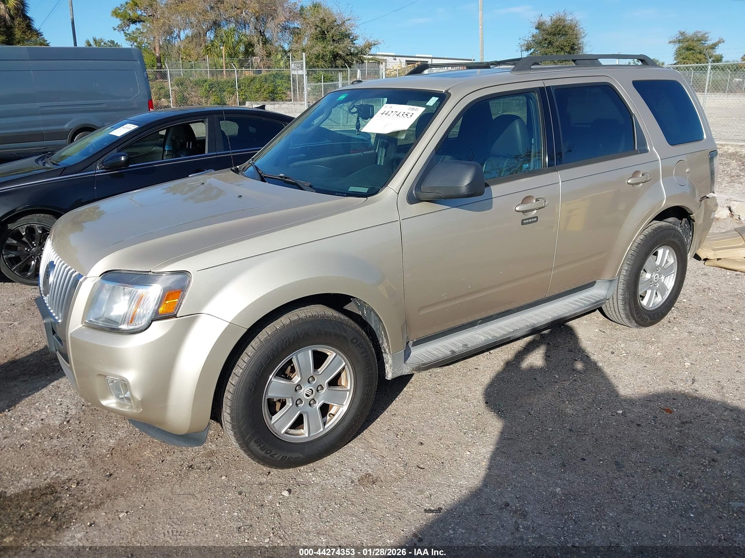 2011 Mercury Mariner Beige vin: 4M2CN8B76BKJ04002