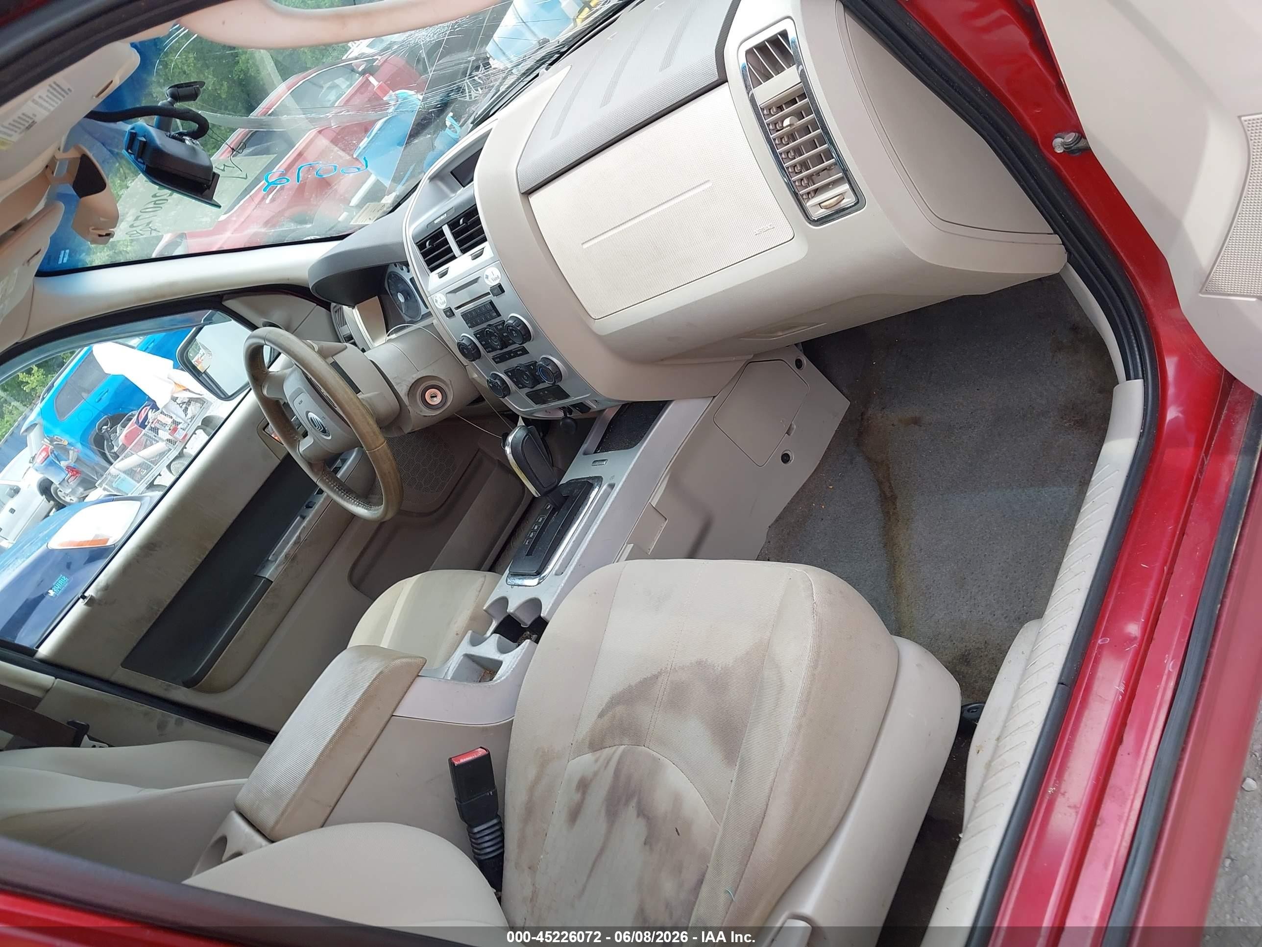 2010 Mercury Mariner   Red vin: 4M2CN8B77AKJ28372