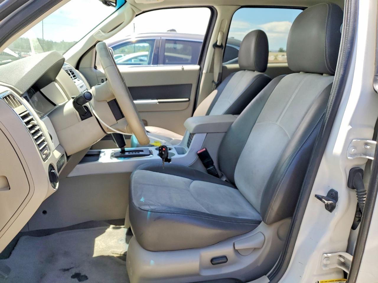 2011 Mercury Mariner Premier White vin: 4M2CN8HG8BKJ02422