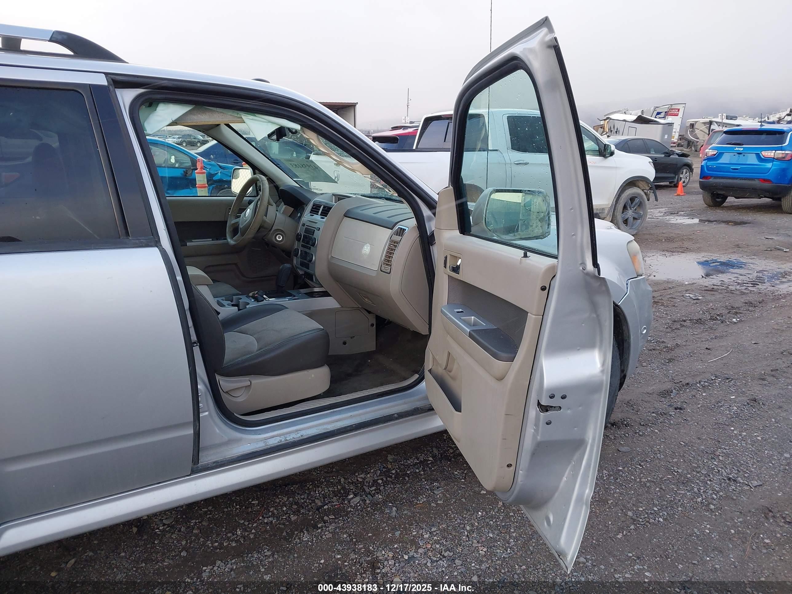 2010 Mercury Mariner Premier Серебряный vin: 4M2CN8HG9AKJ27893