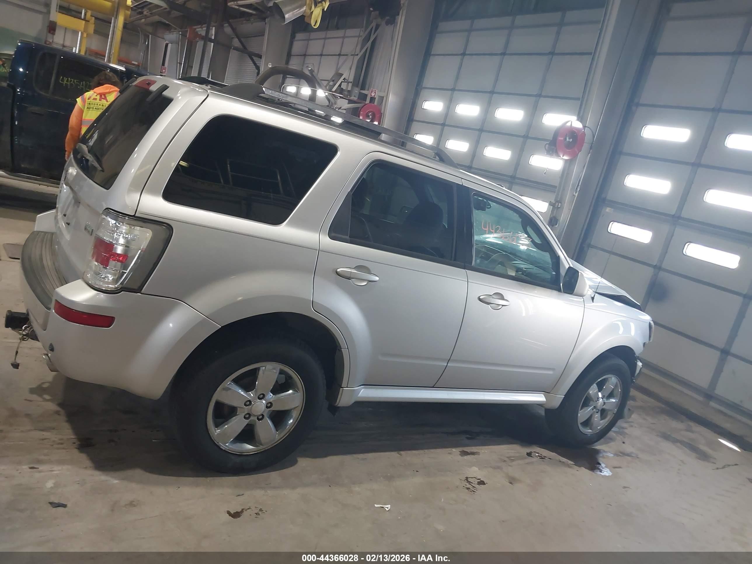 2011 Mercury Mariner Premier Серебряный vin: 4M2CN9HG4BKJ04562