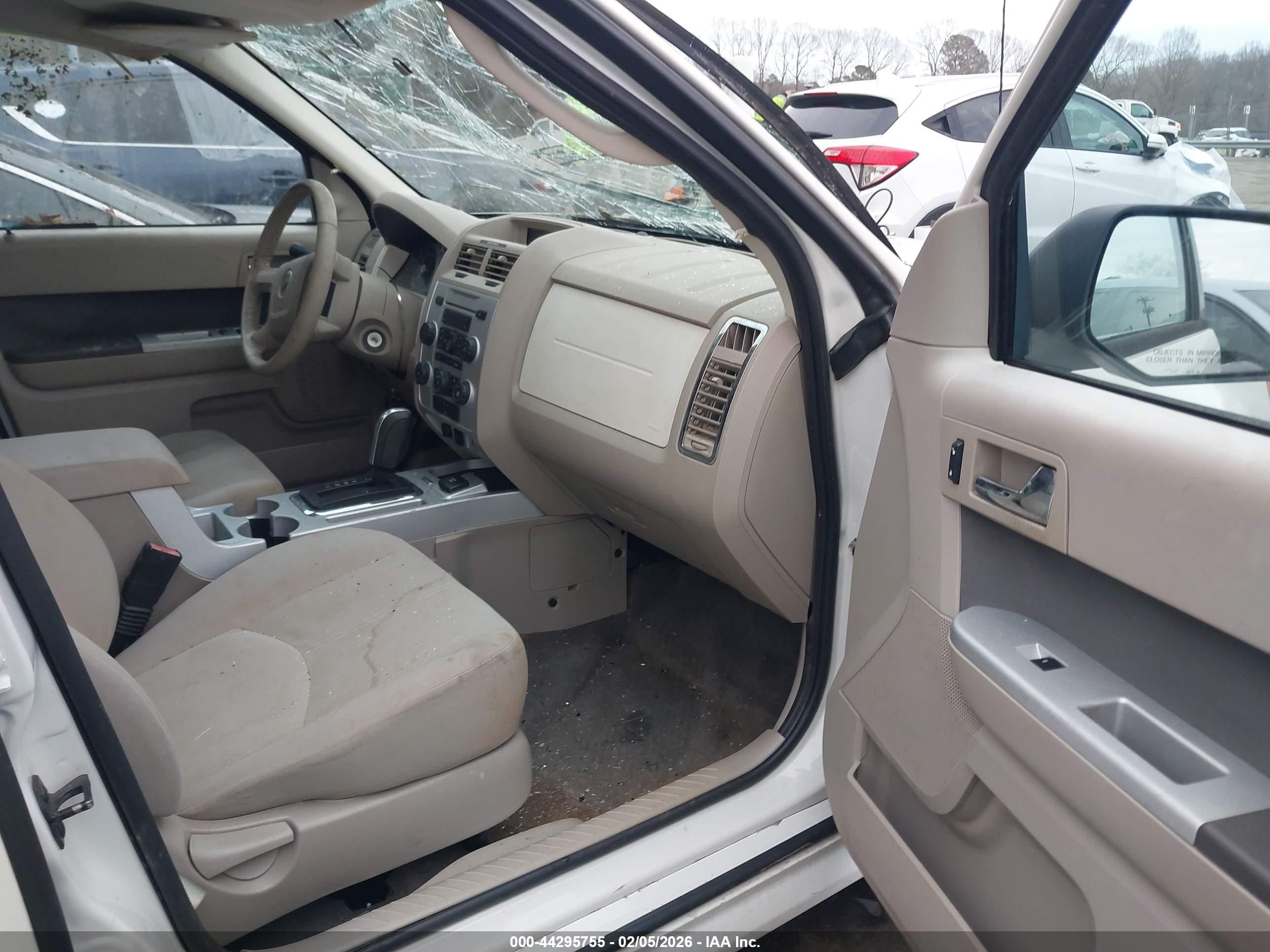 2009 Mercury Mariner Hybrid   White vin: 4M2CU29359KJ09768