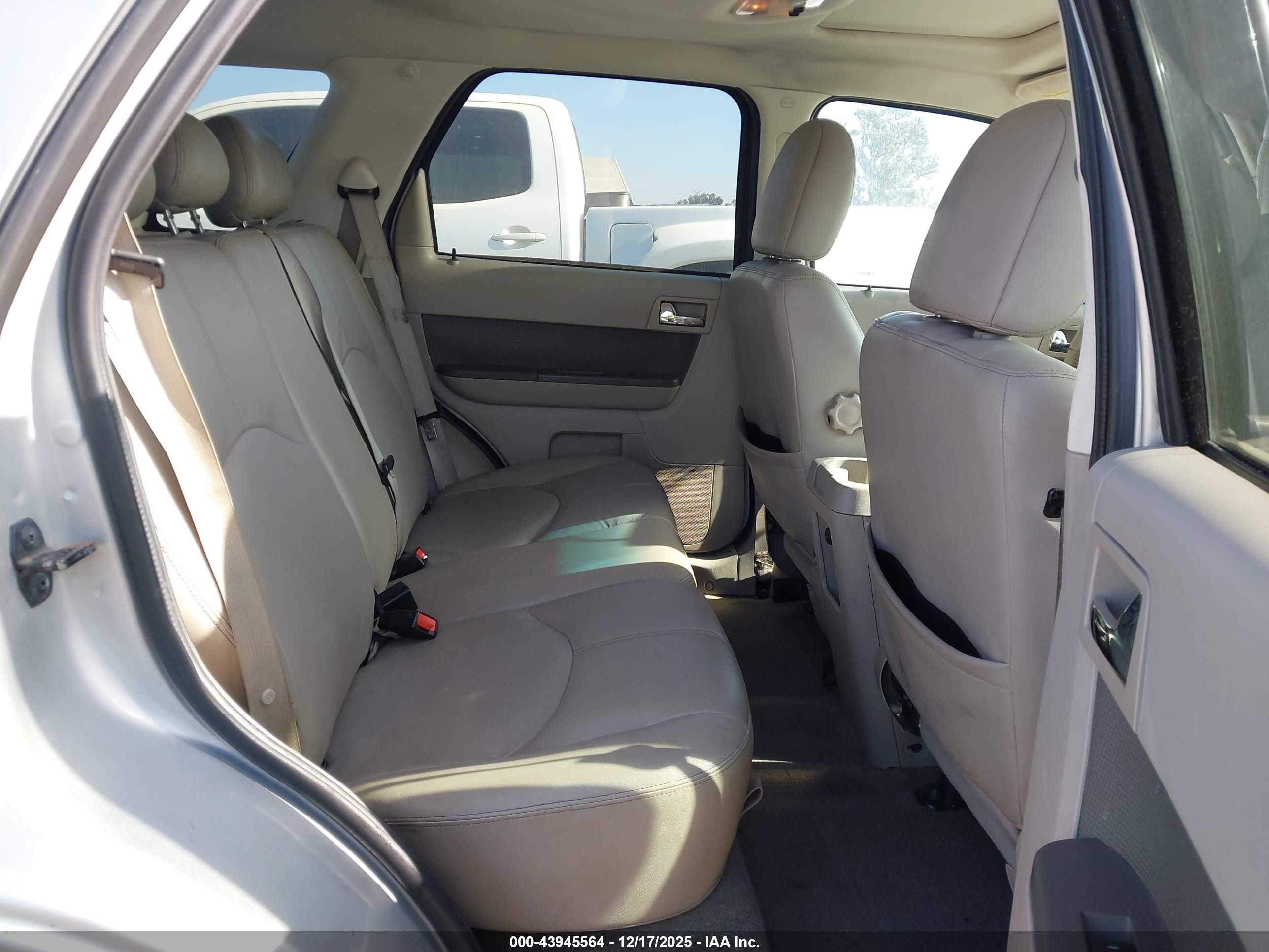 2009 Mercury Mariner Hybrid   Silver vin: 4M2CU293X9KJ20913