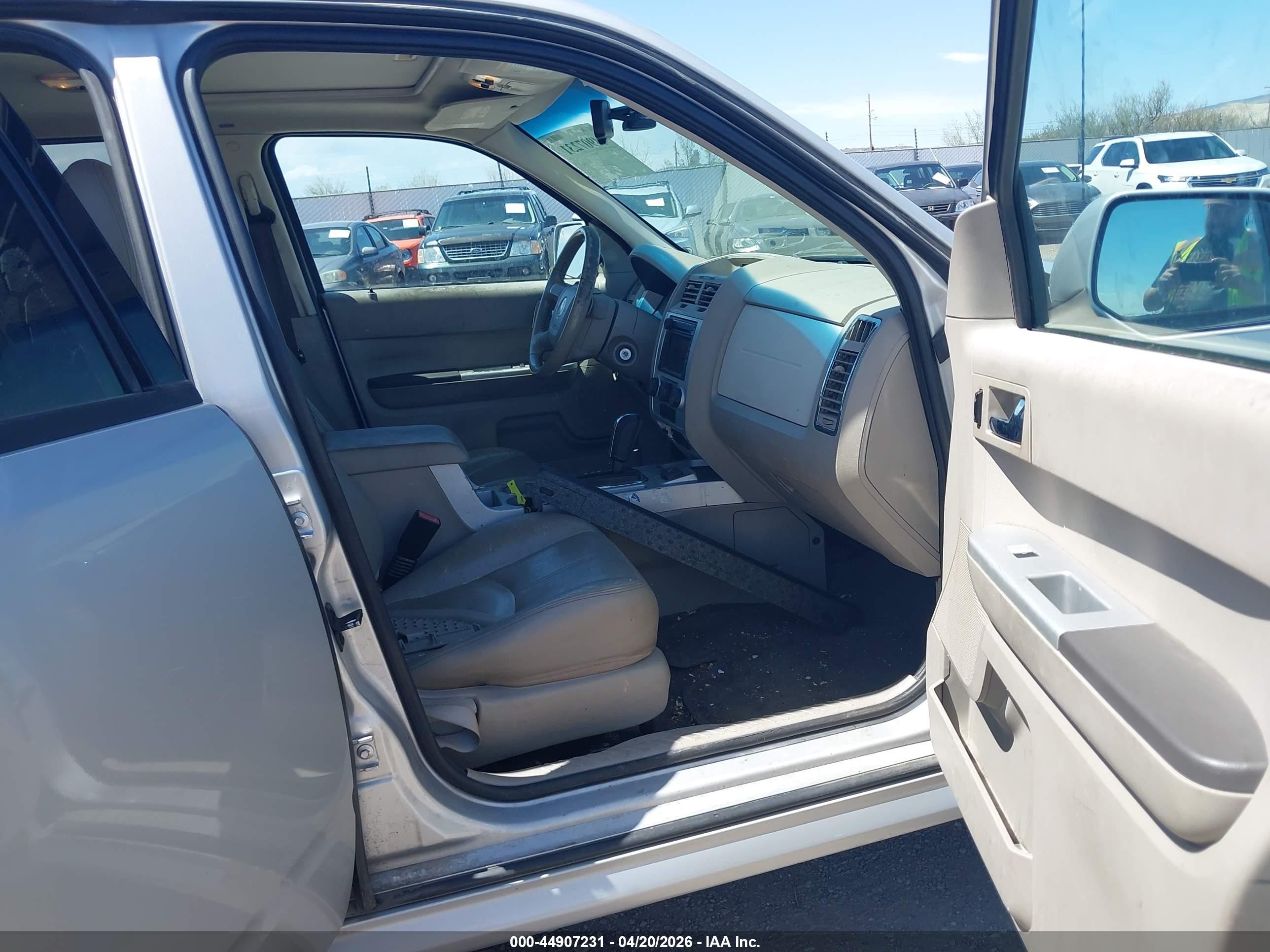 2008 Mercury Mariner Hybrid   Silver vin: 4M2CU29H28KJ09754