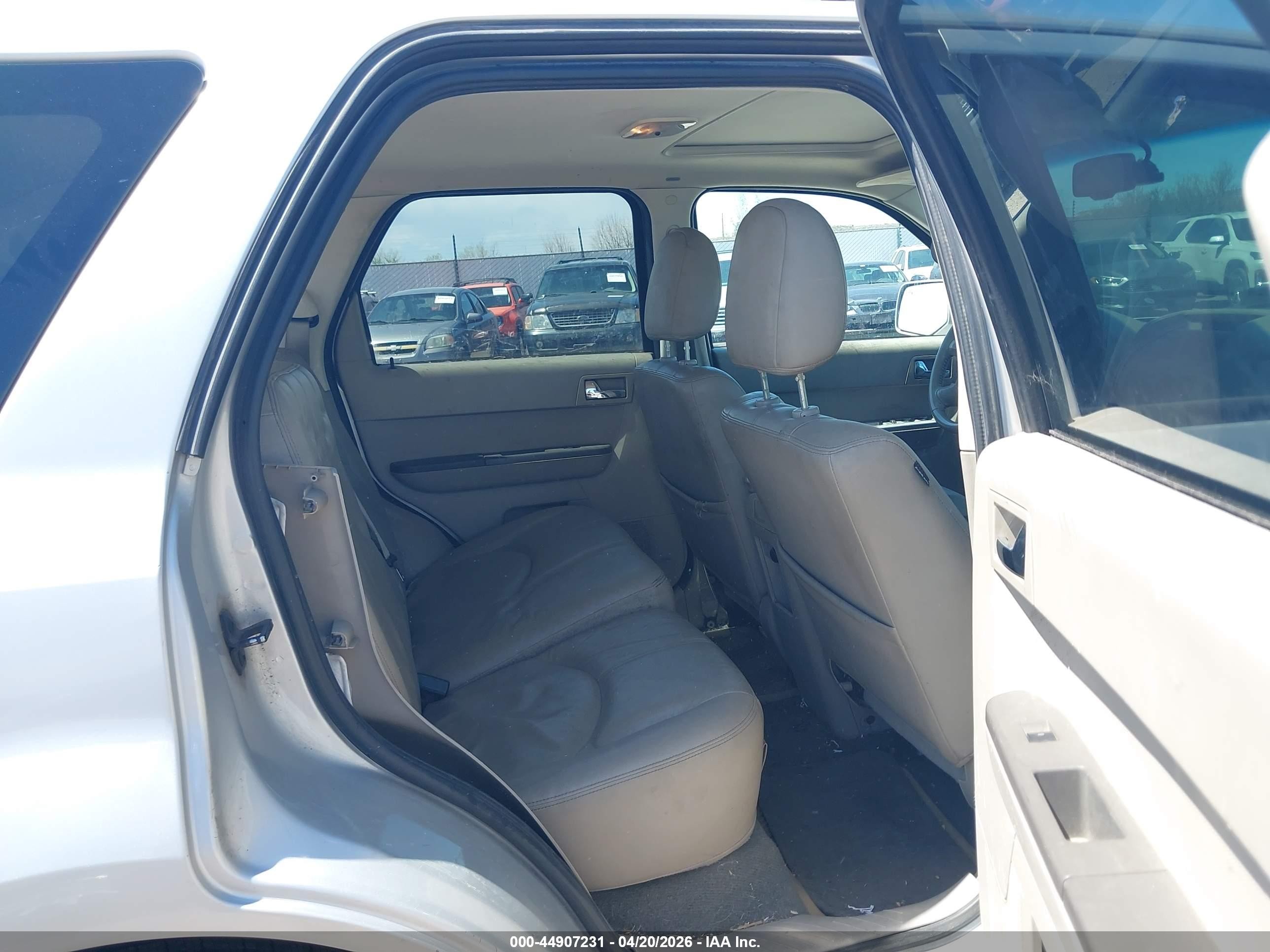 2008 Mercury Mariner Hybrid   Silver vin: 4M2CU29H28KJ09754