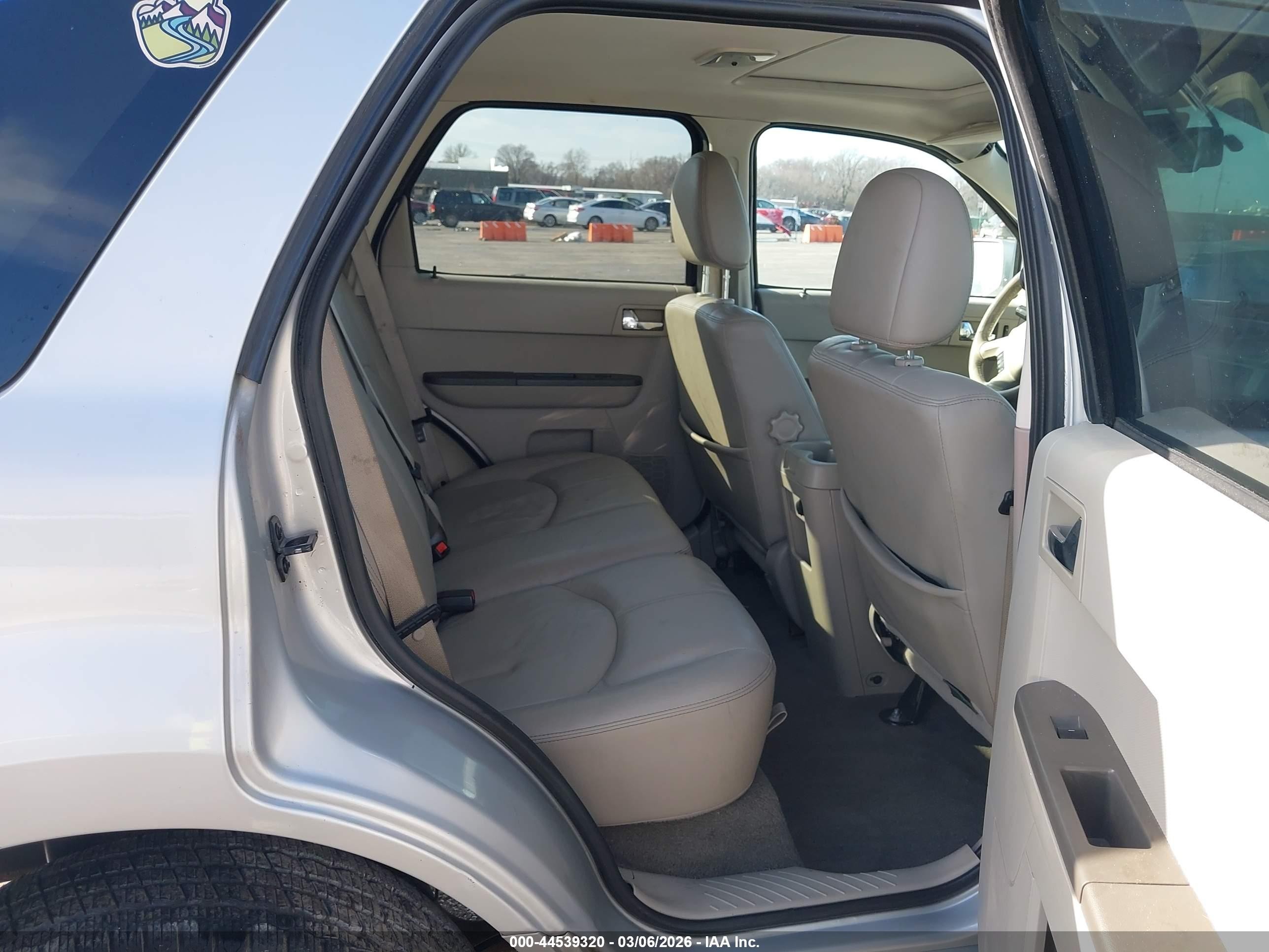 2008 Mercury Mariner Hybrid   Silver vin: 4M2CU29H88KJ37395