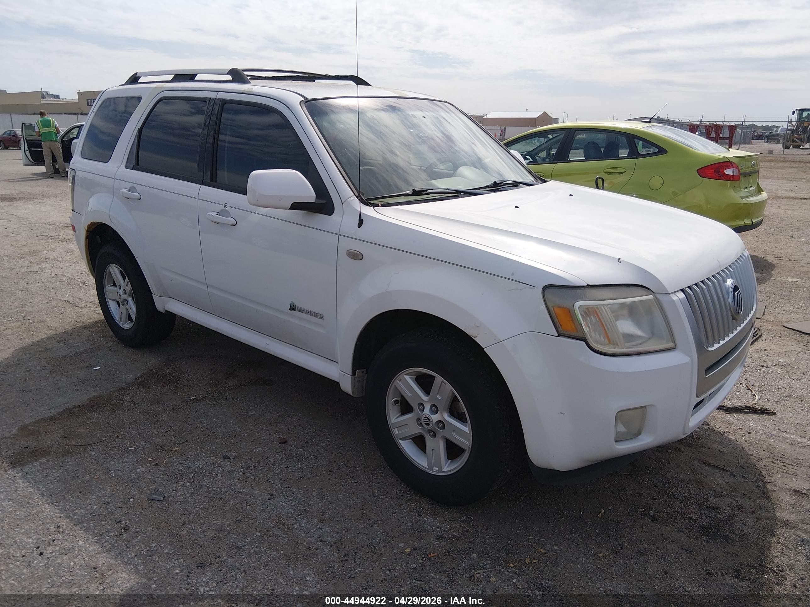 2008 Mercury Mariner Hybrid   White vin: 4M2CU29H88KJ51572