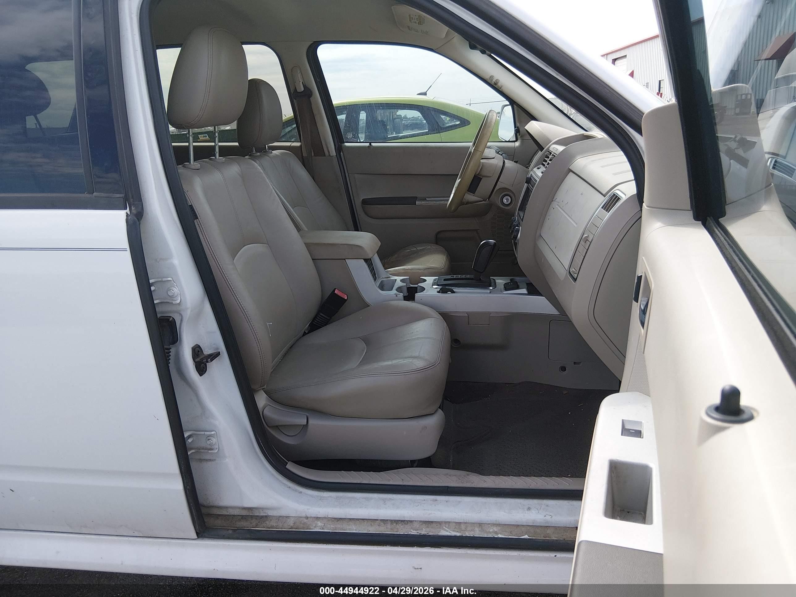 2008 Mercury Mariner Hybrid   White vin: 4M2CU29H88KJ51572