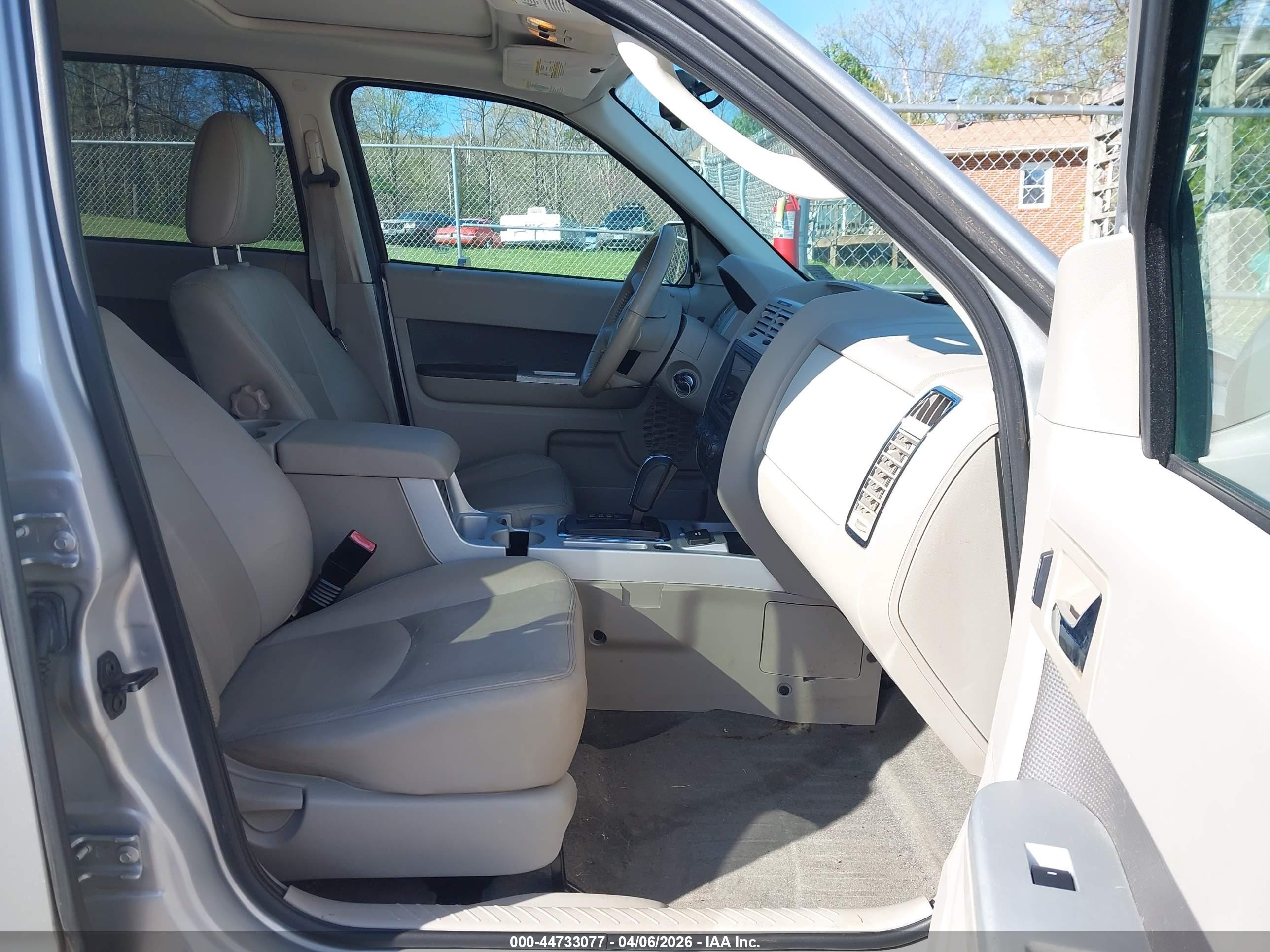 2009 Mercury Mariner Hybrid   Silver vin: 4M2CU39369KJ09851