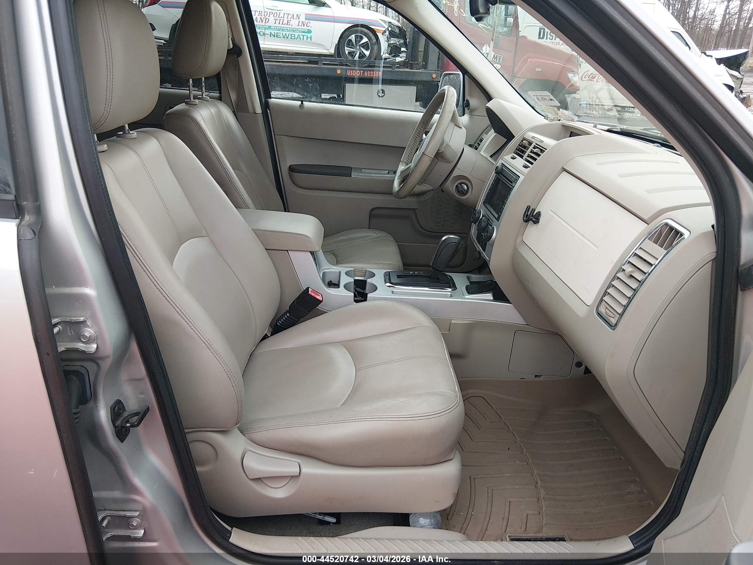 2008 Mercury Mariner Hybrid   Silver vin: 4M2CU39H18KJ31783