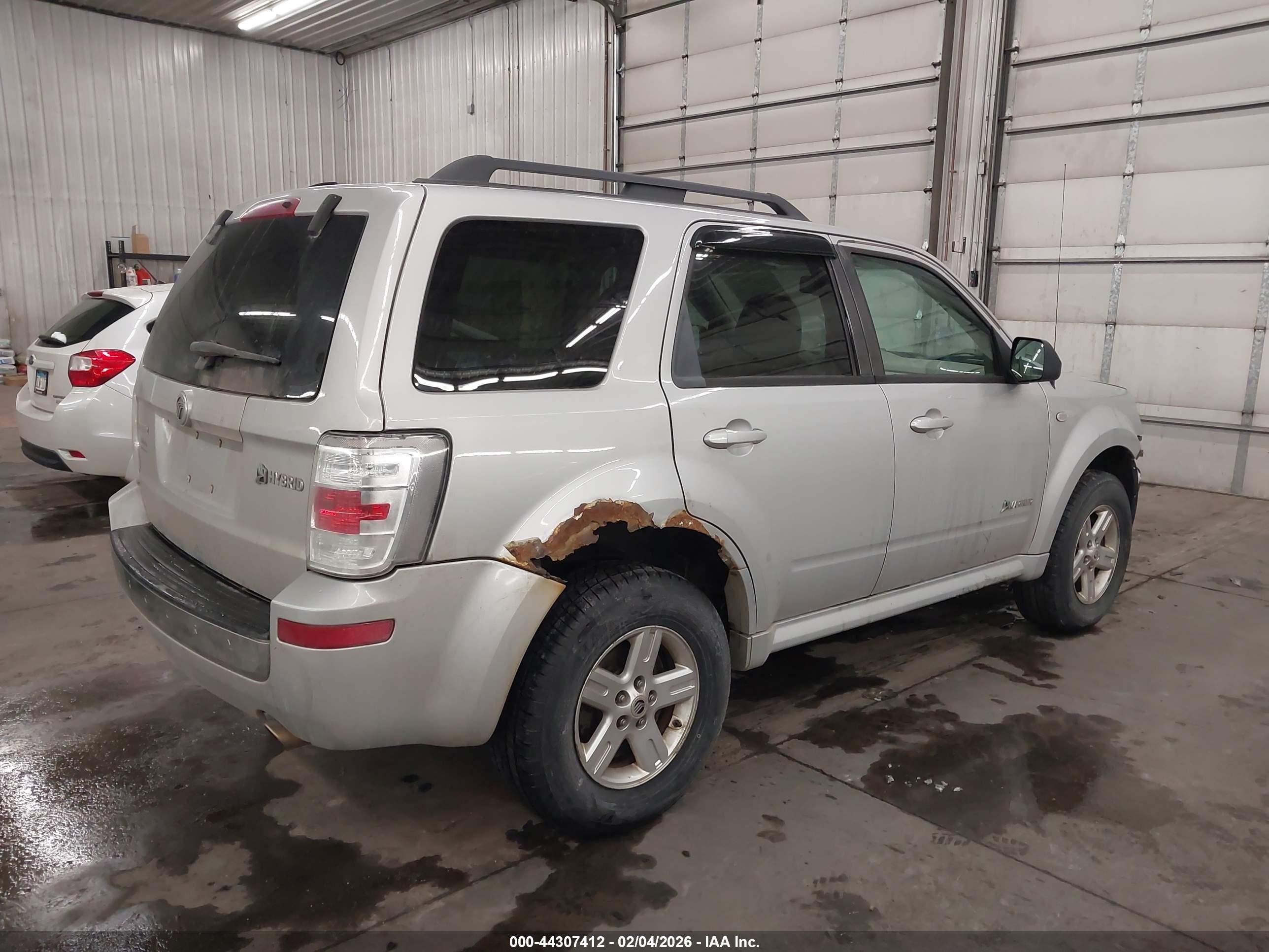 2008 Mercury Mariner Hybrid   Silver vin: 4M2CU39H78KJ07312