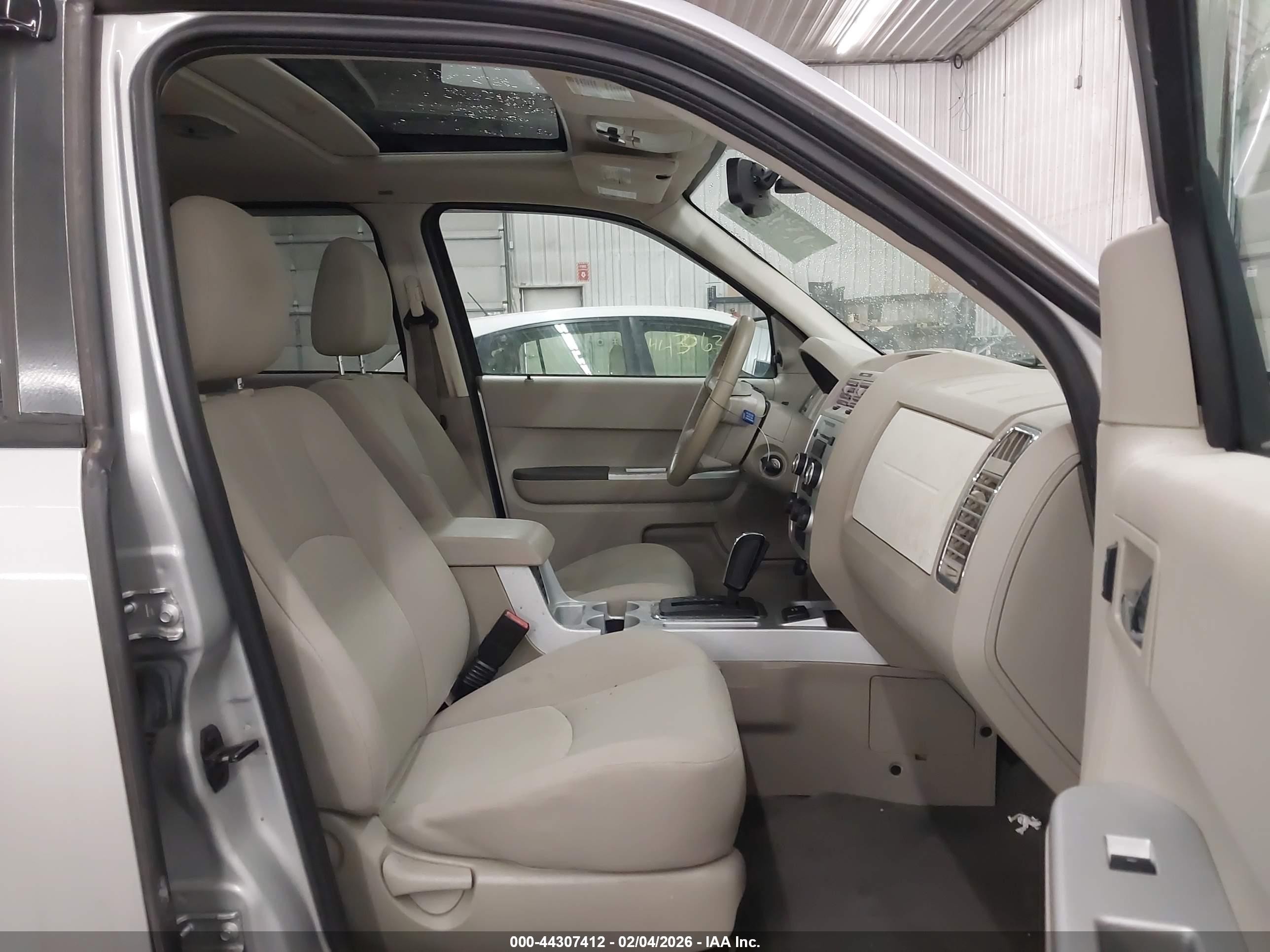 2008 Mercury Mariner Hybrid   Silver vin: 4M2CU39H78KJ07312