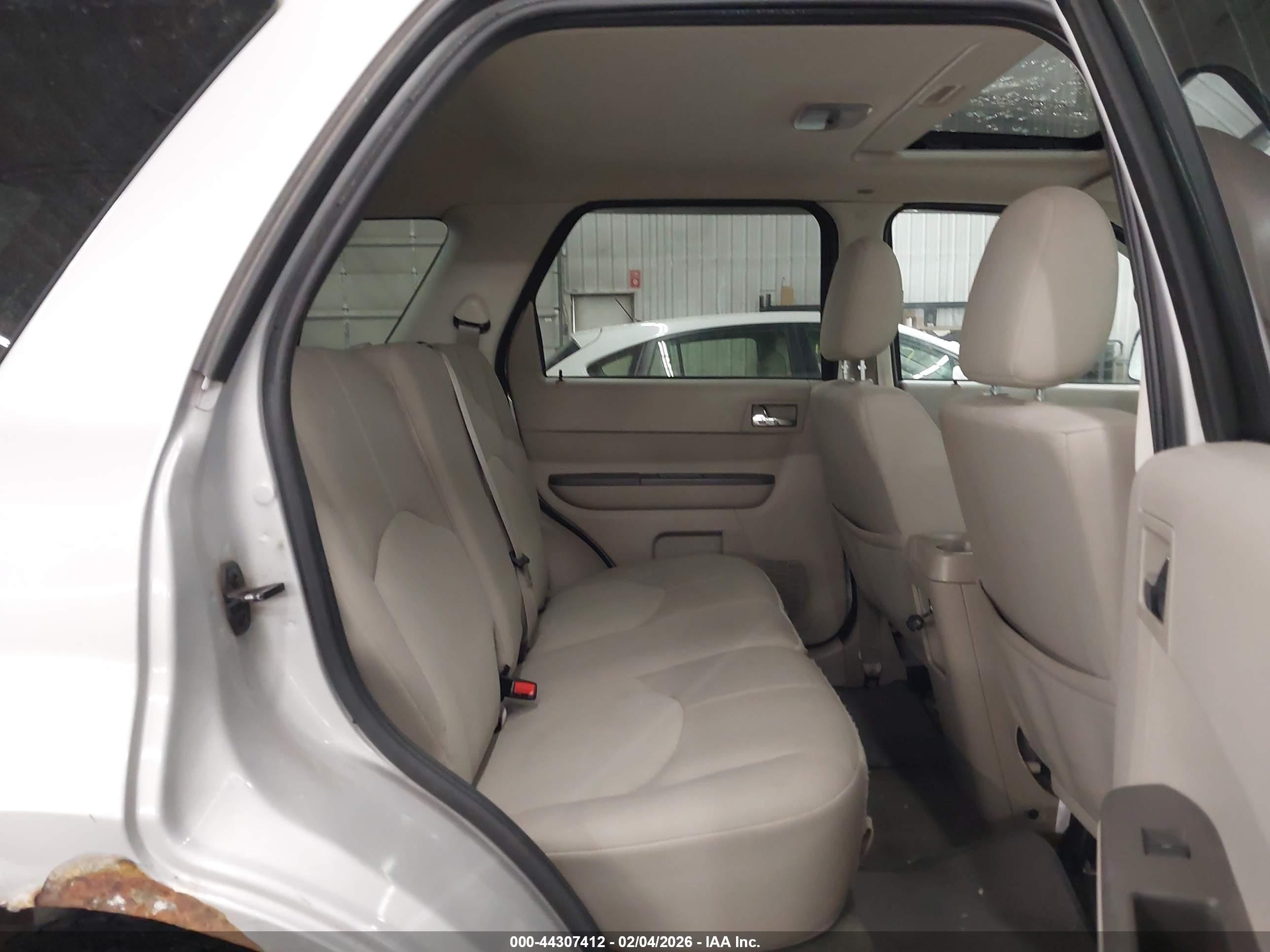 2008 Mercury Mariner Hybrid   Silver vin: 4M2CU39H78KJ07312