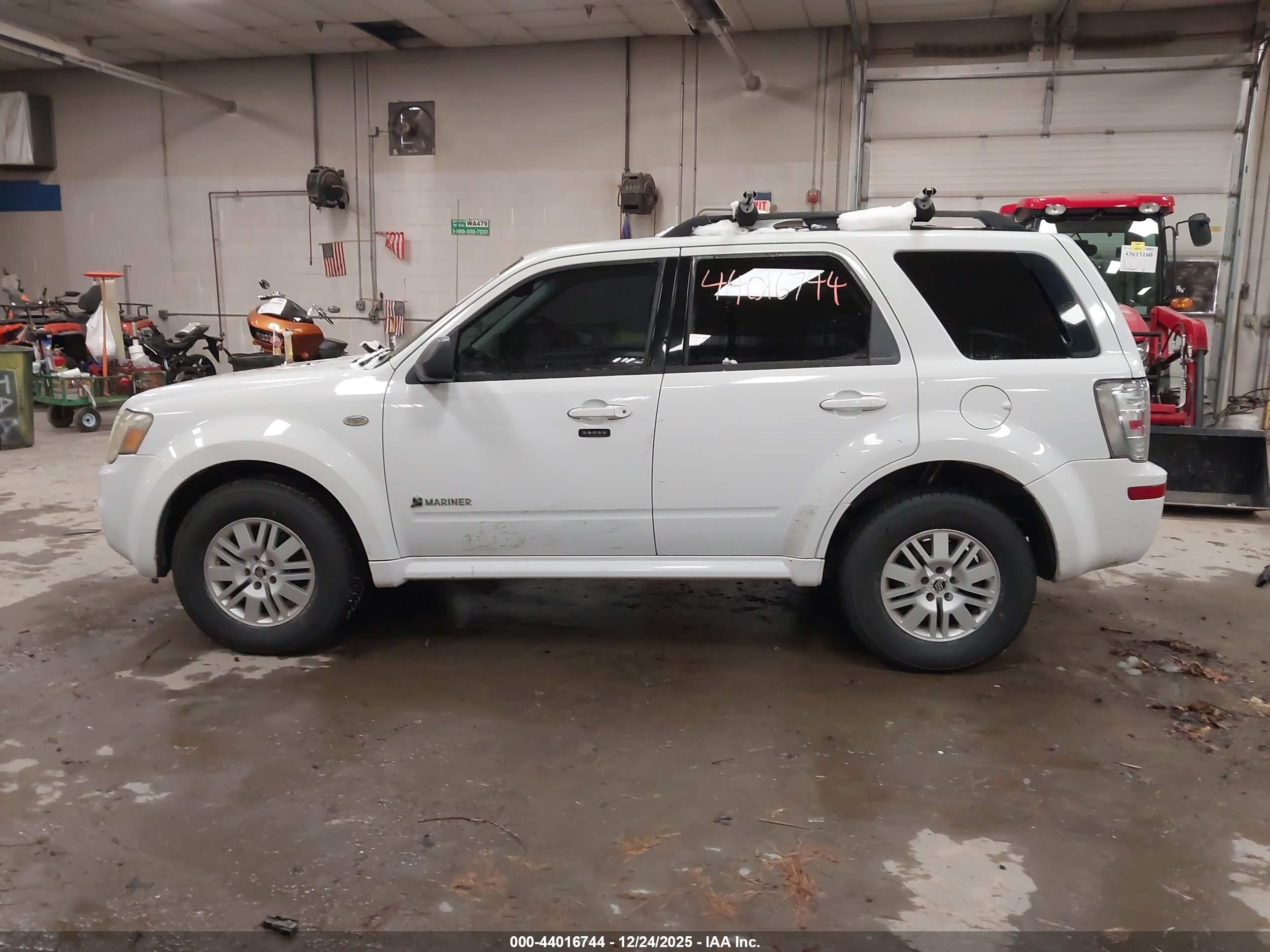 2008 Mercury Mariner Hybrid   White vin: 4M2CU39H98KJ20739