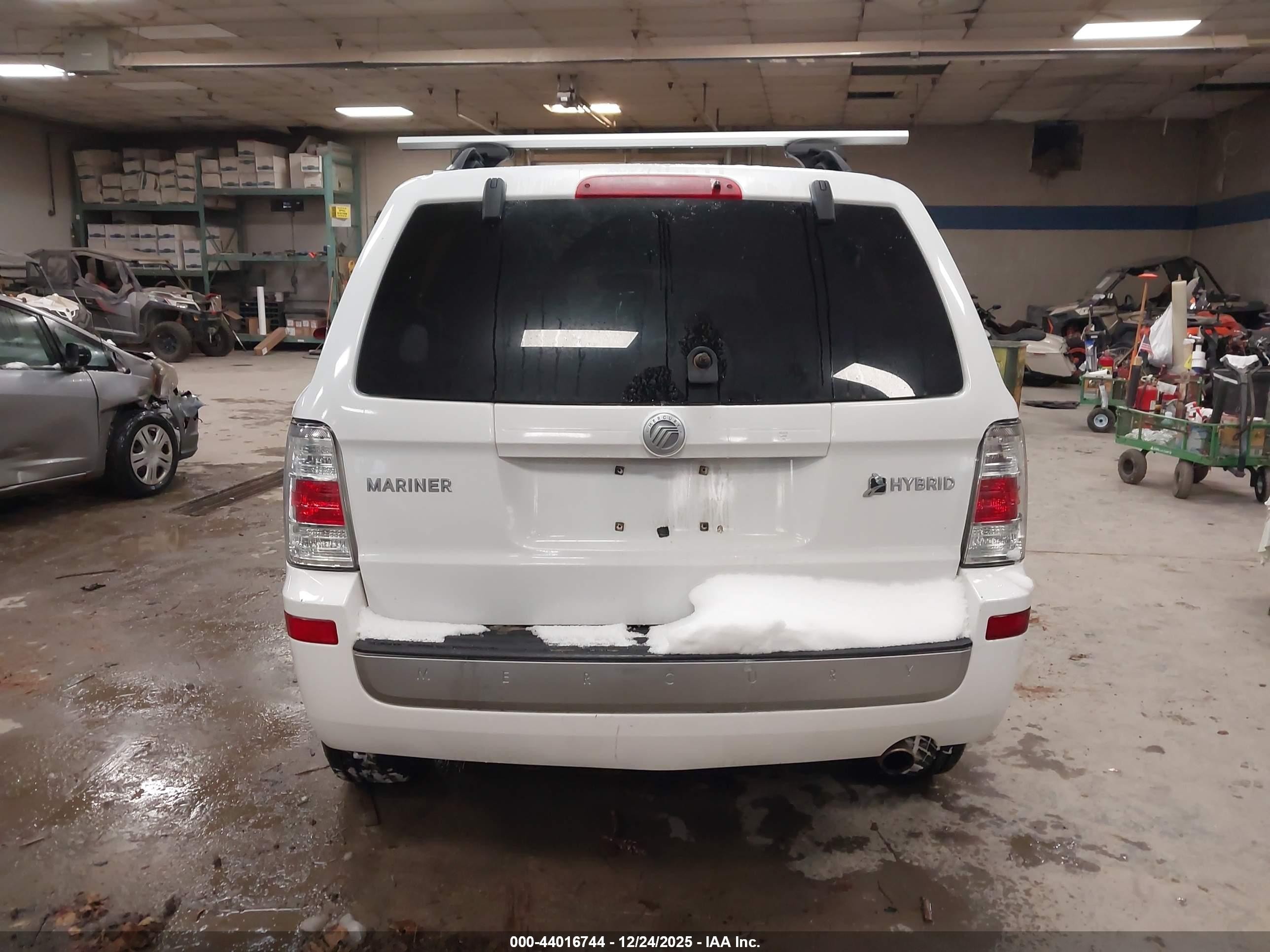 2008 Mercury Mariner Hybrid   White vin: 4M2CU39H98KJ20739