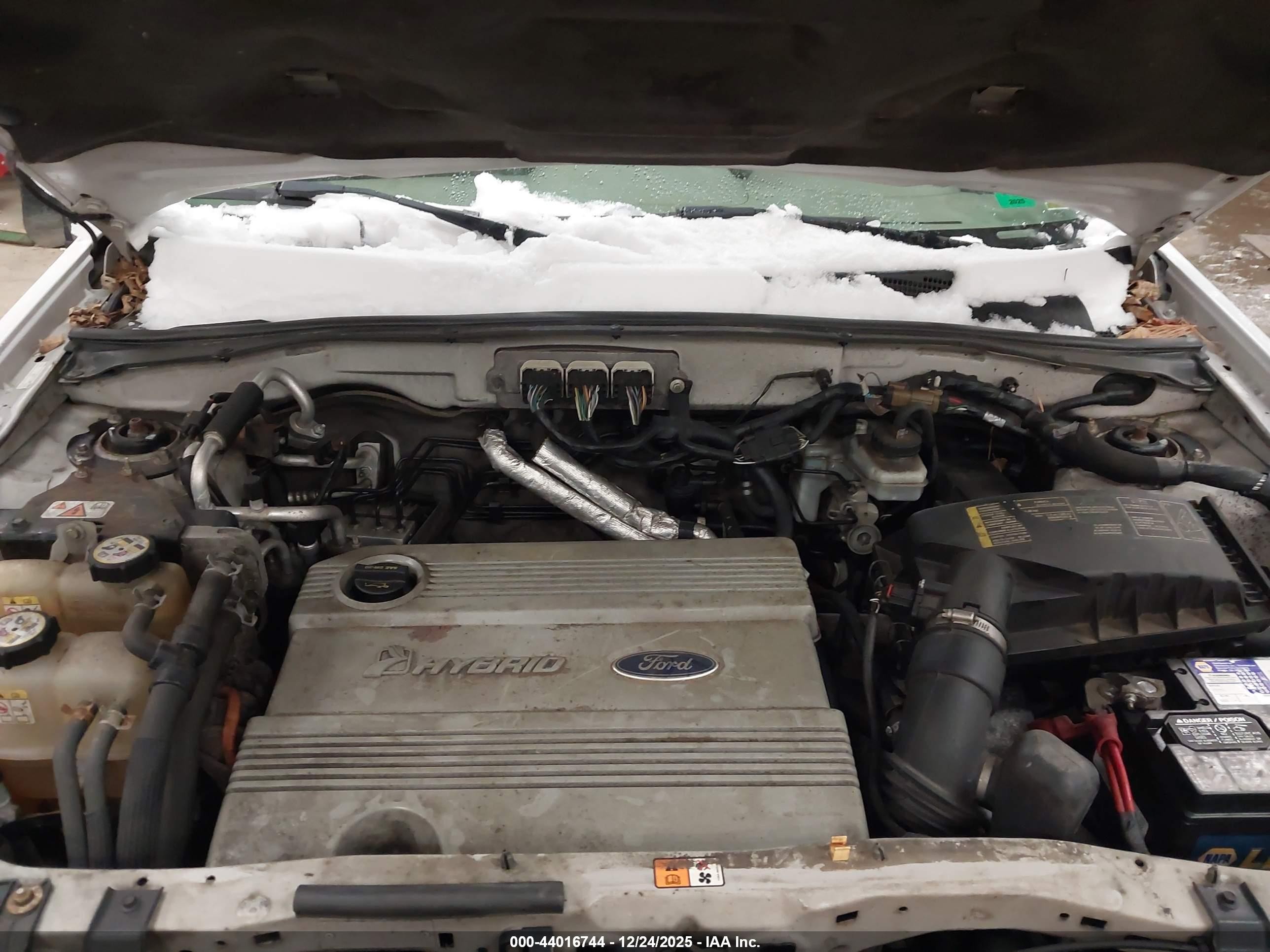 2008 Mercury Mariner Hybrid   White vin: 4M2CU39H98KJ20739