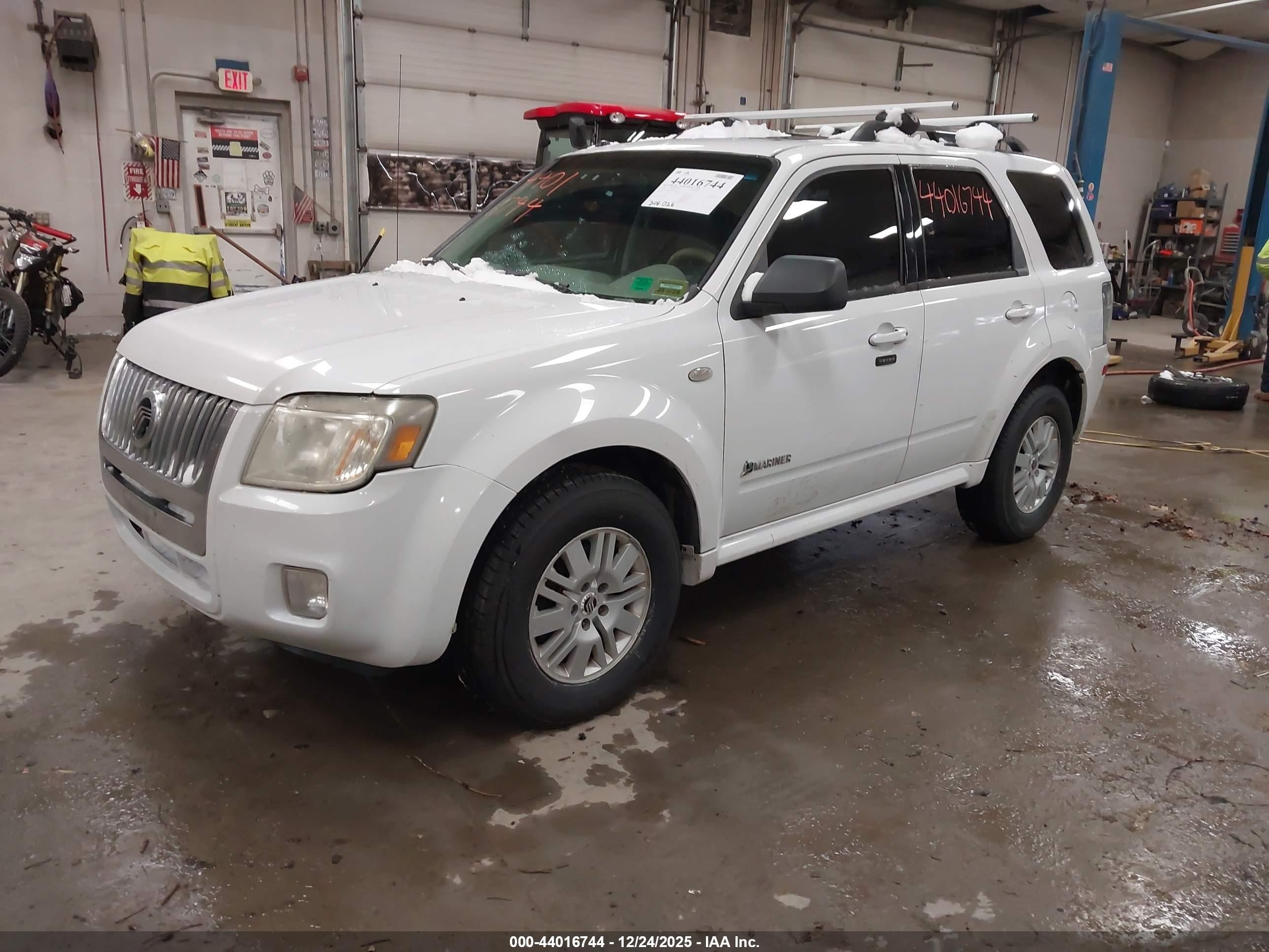 2008 Mercury Mariner Hybrid   White vin: 4M2CU39H98KJ20739