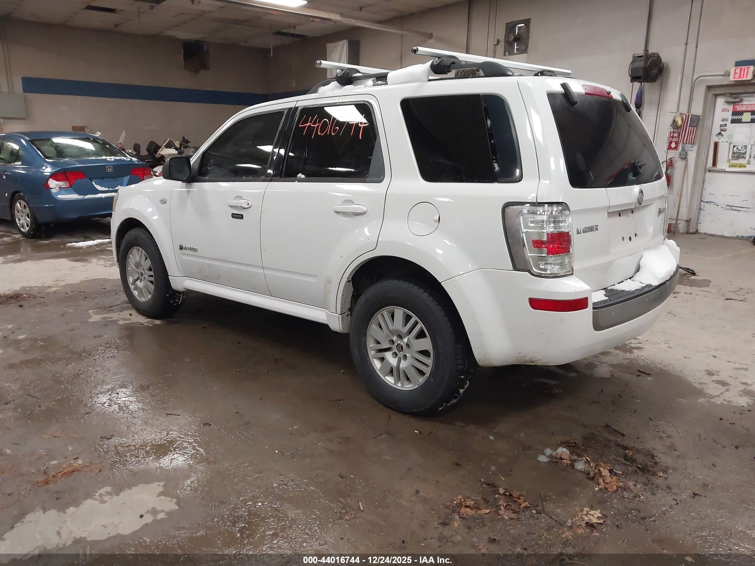 2008 Mercury Mariner Hybrid   White vin: 4M2CU39H98KJ20739