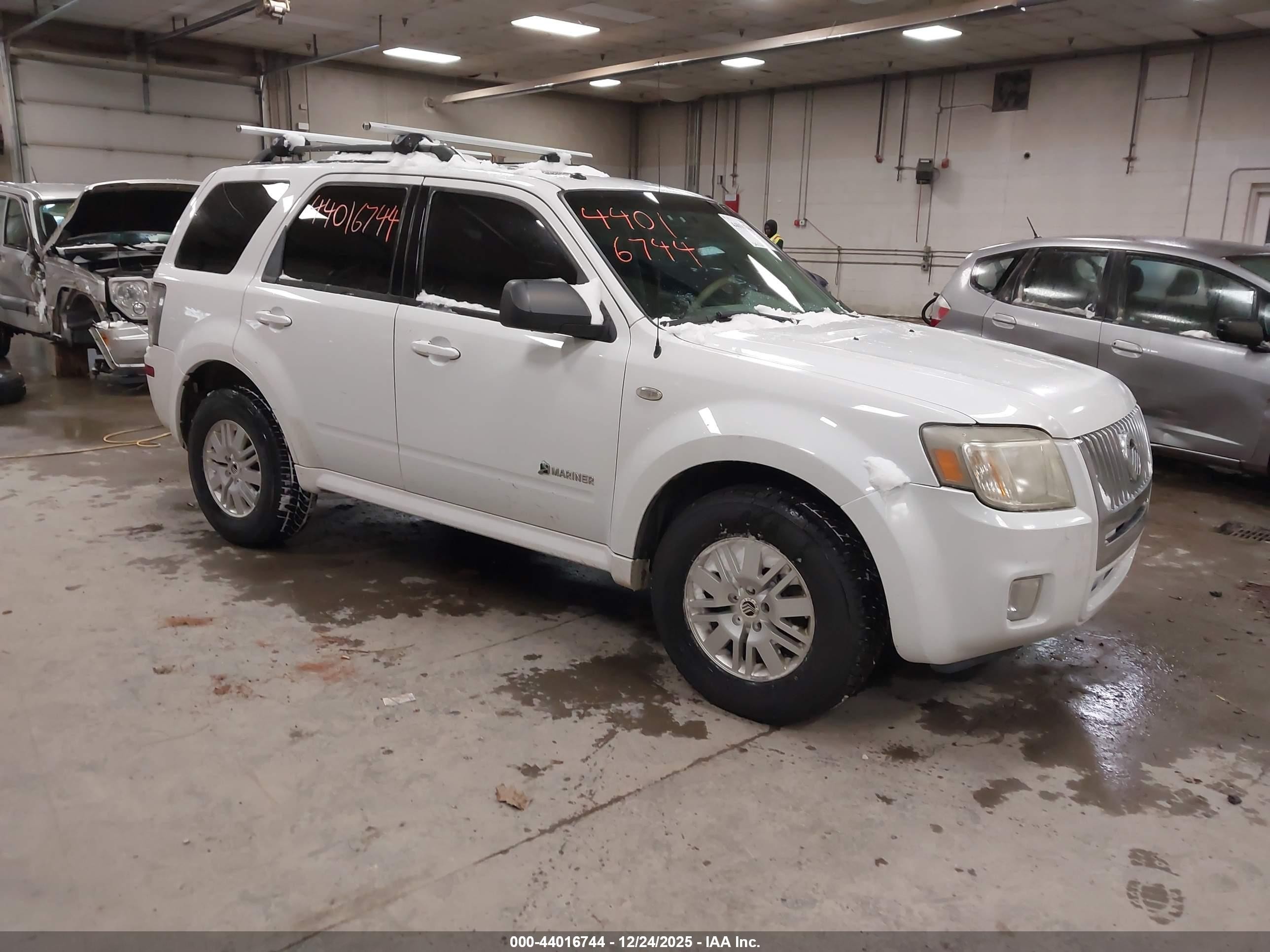 2008 Mercury Mariner Hybrid   White vin: 4M2CU39H98KJ20739