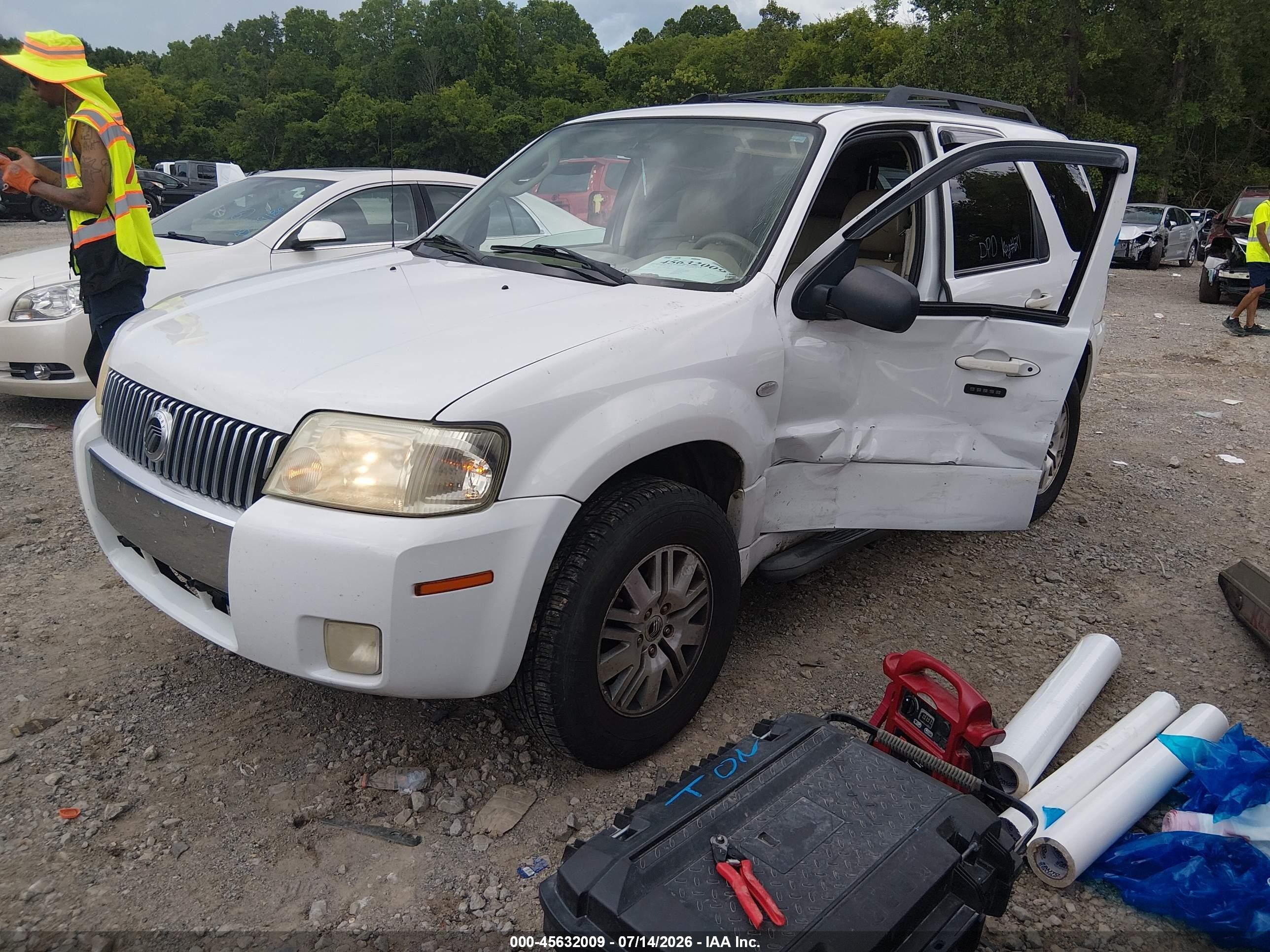 2005 Mercury Mariner Luxury/premier White vin: 4M2CU56115DJ21130