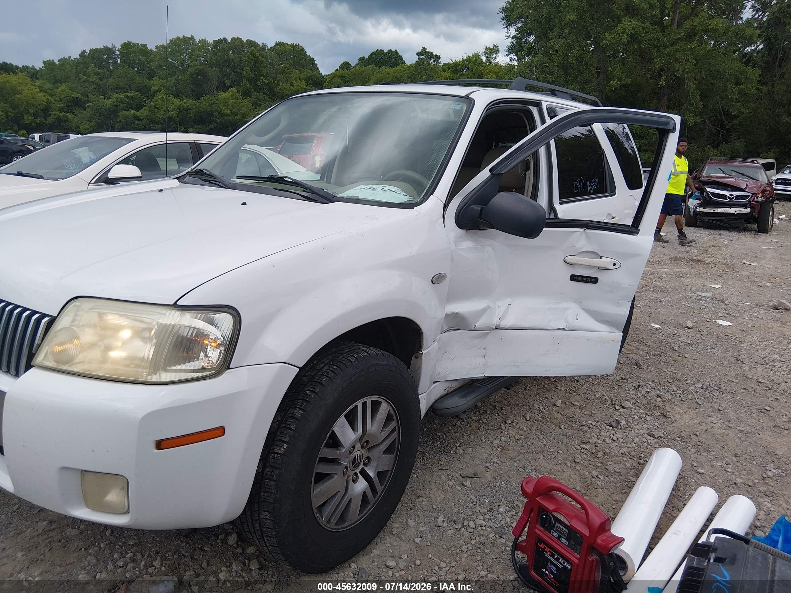 2005 Mercury Mariner Luxury/premier White vin: 4M2CU56115DJ21130