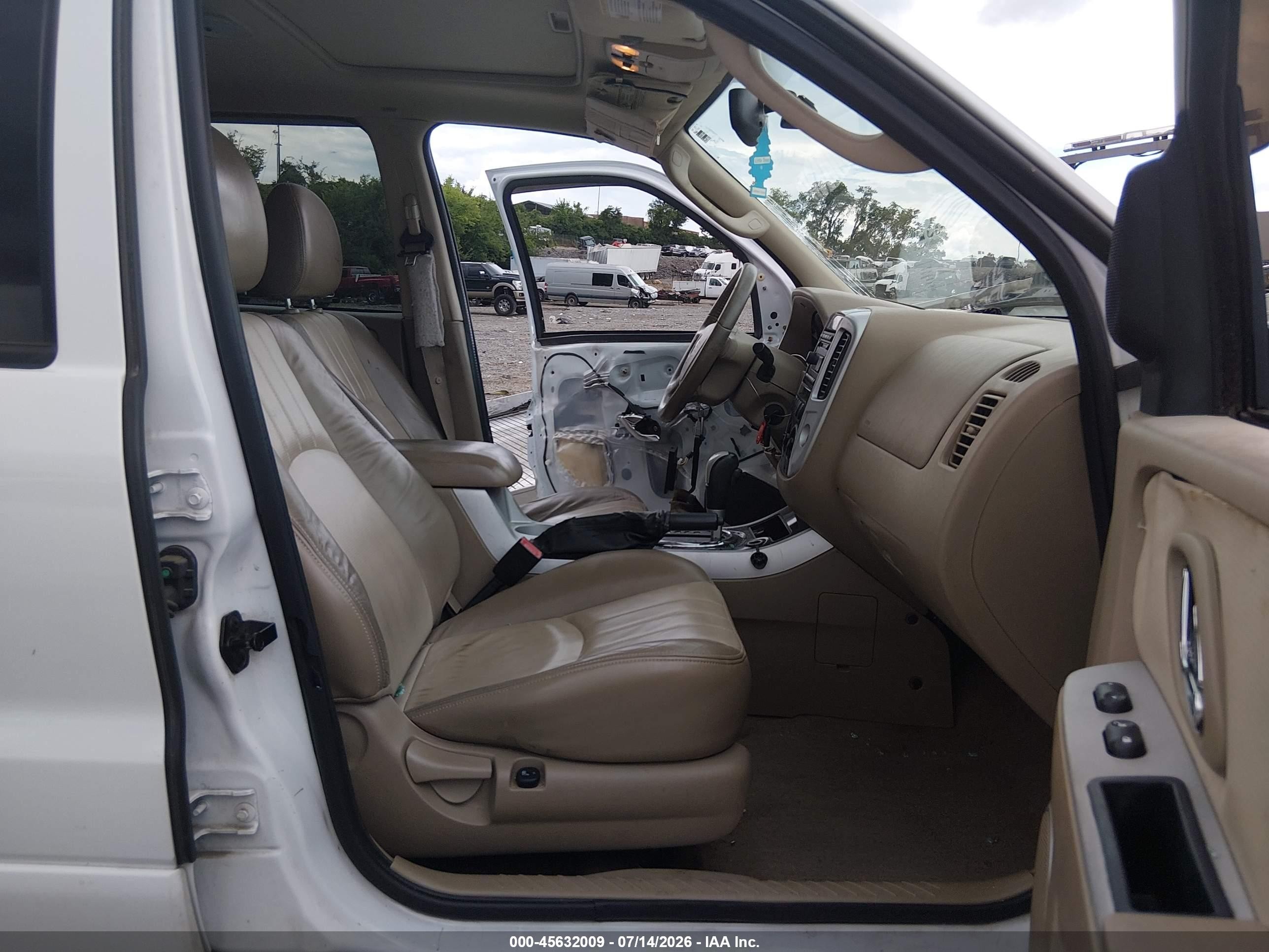 2005 Mercury Mariner Luxury/premier White vin: 4M2CU56115DJ21130
