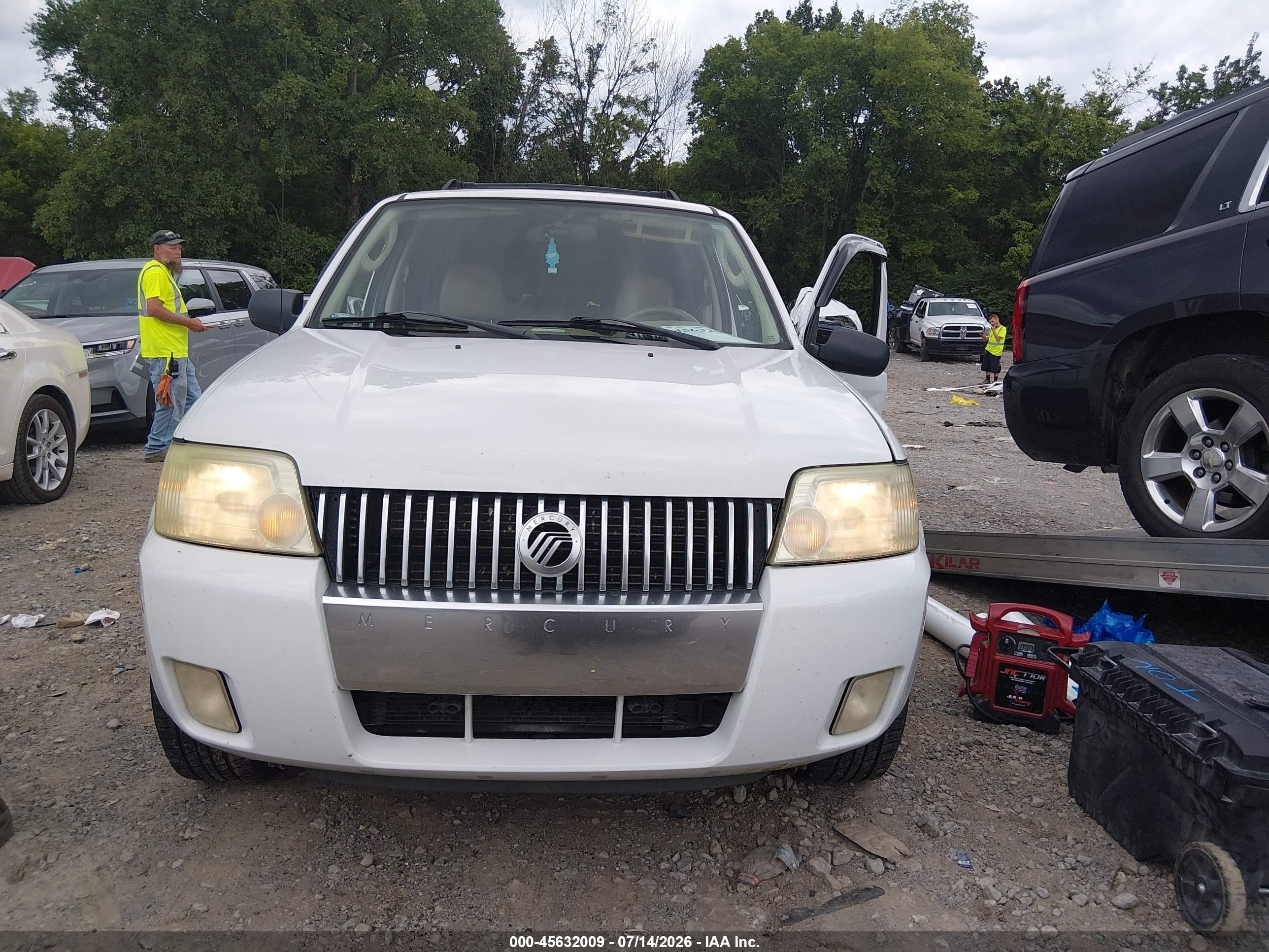 2005 Mercury Mariner Luxury/premier White vin: 4M2CU56115DJ21130