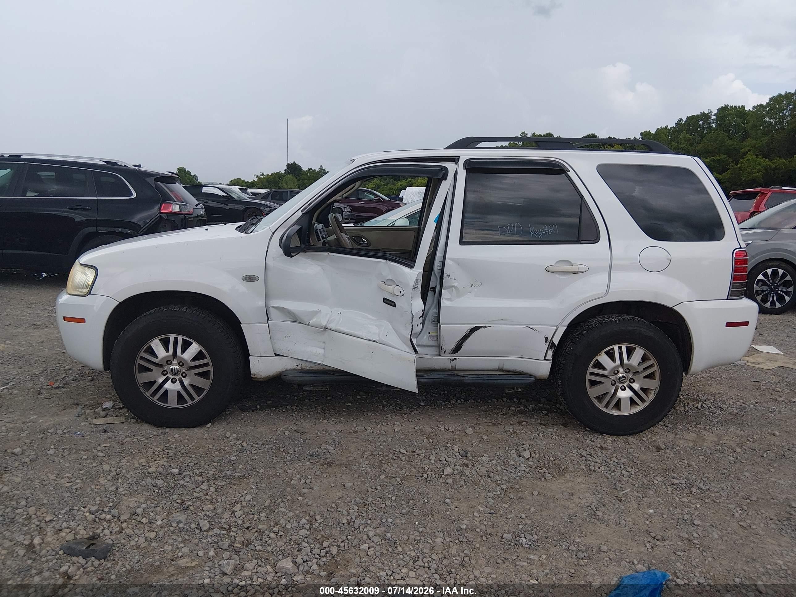 2005 Mercury Mariner Luxury/premier White vin: 4M2CU56115DJ21130