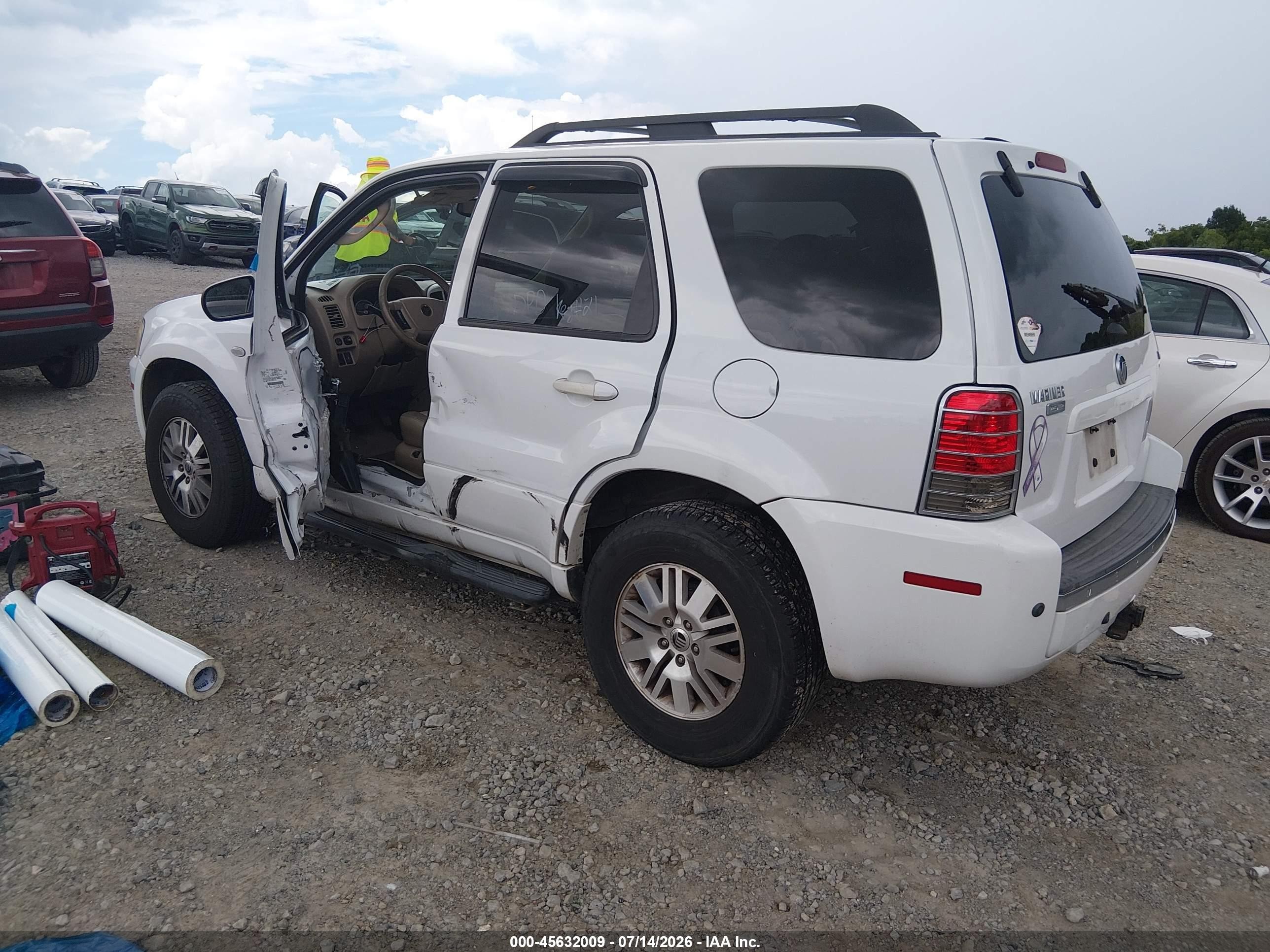 2005 Mercury Mariner Luxury/premier White vin: 4M2CU56115DJ21130