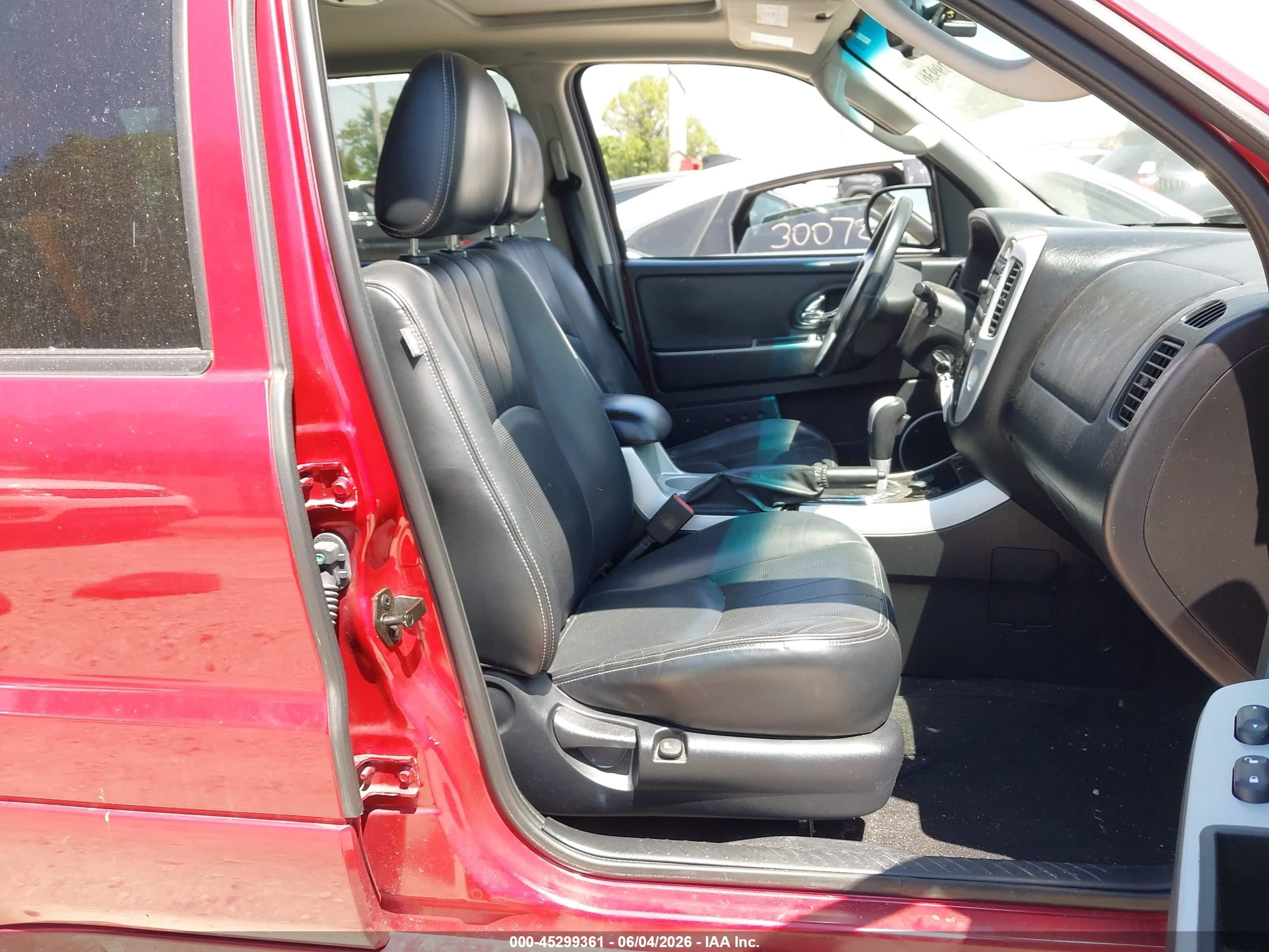 2007 Mercury Mariner Luxury Red vin: 4M2CU81157KJ06654