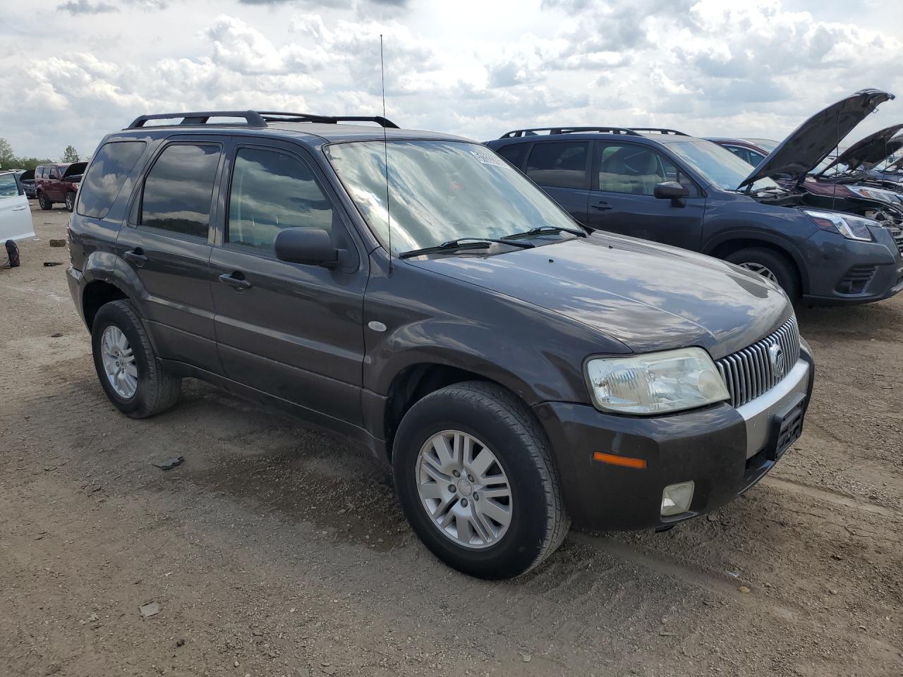 2007 Mercury Mariner Luxury Gray vin: 4M2CU81177KJ04100 Damage: Right Front Fender, Dent(S) W/ Paint Dmg, 5 To 6 Inches