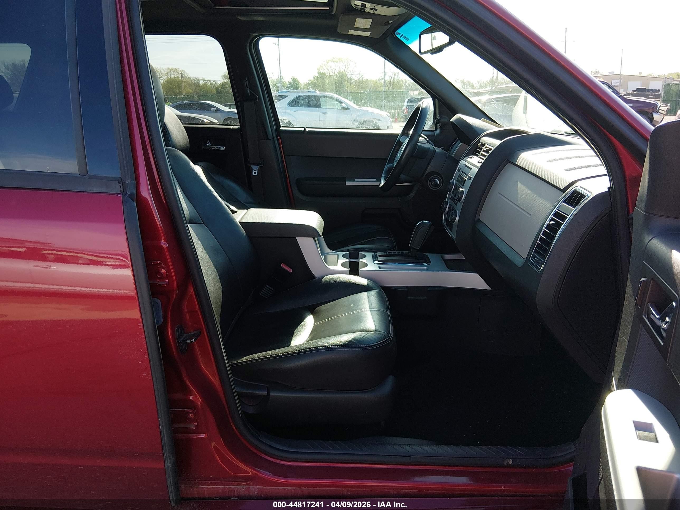 2008 Mercury Mariner V6 Red vin: 4M2CU81198KJ39528