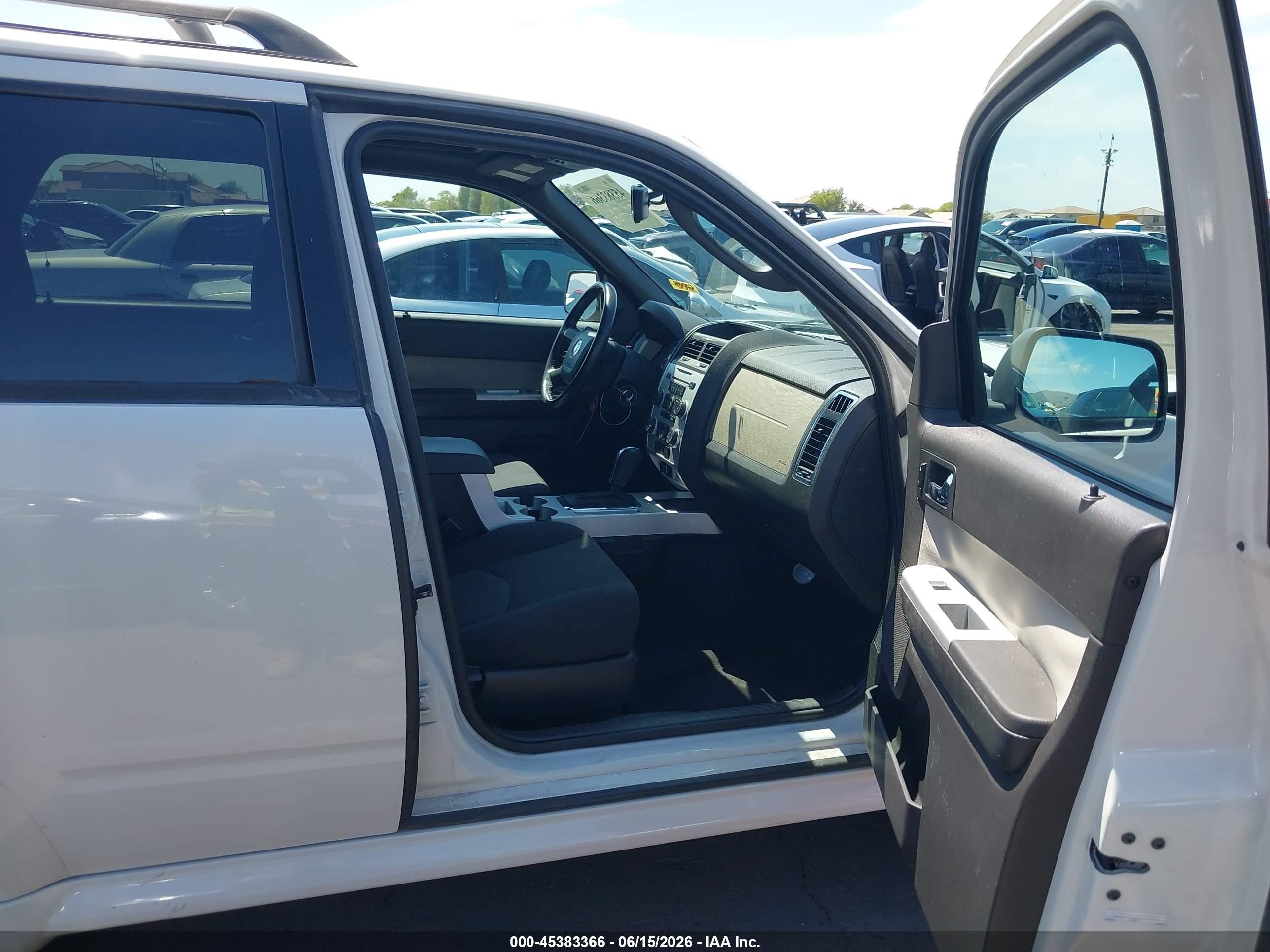 2009 Mercury Mariner V6 White vin: 4M2CU81G39KJ07566