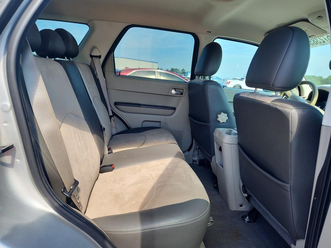 2008 Mercury Mariner Premier Silver vin: 4M2CU87158KJ16979