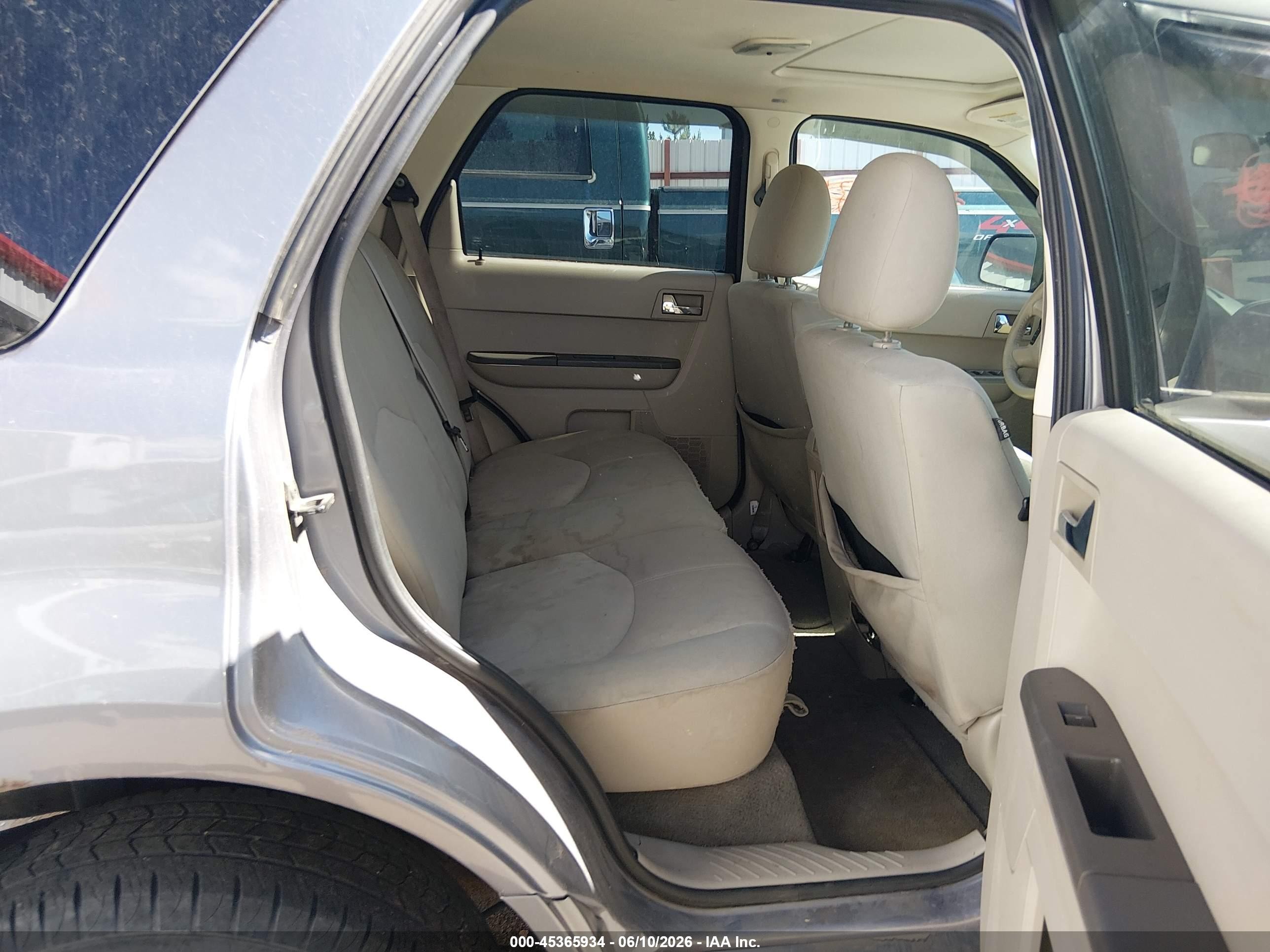 2008 Mercury Mariner V6 Silver vin: 4M2CU91108KJ05922