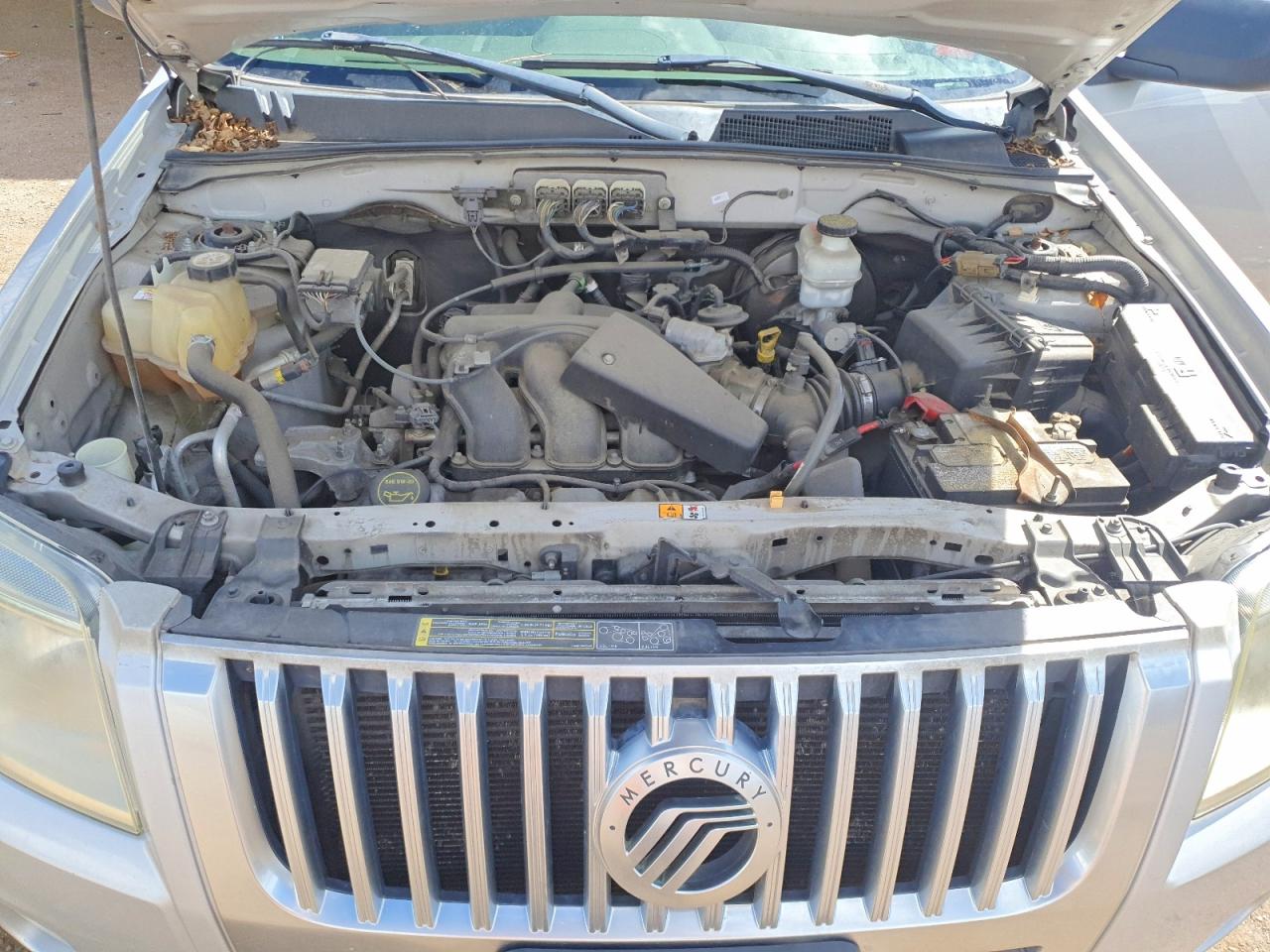 2008 Mercury Mariner Silver vin: 4M2CU91118KJ53512