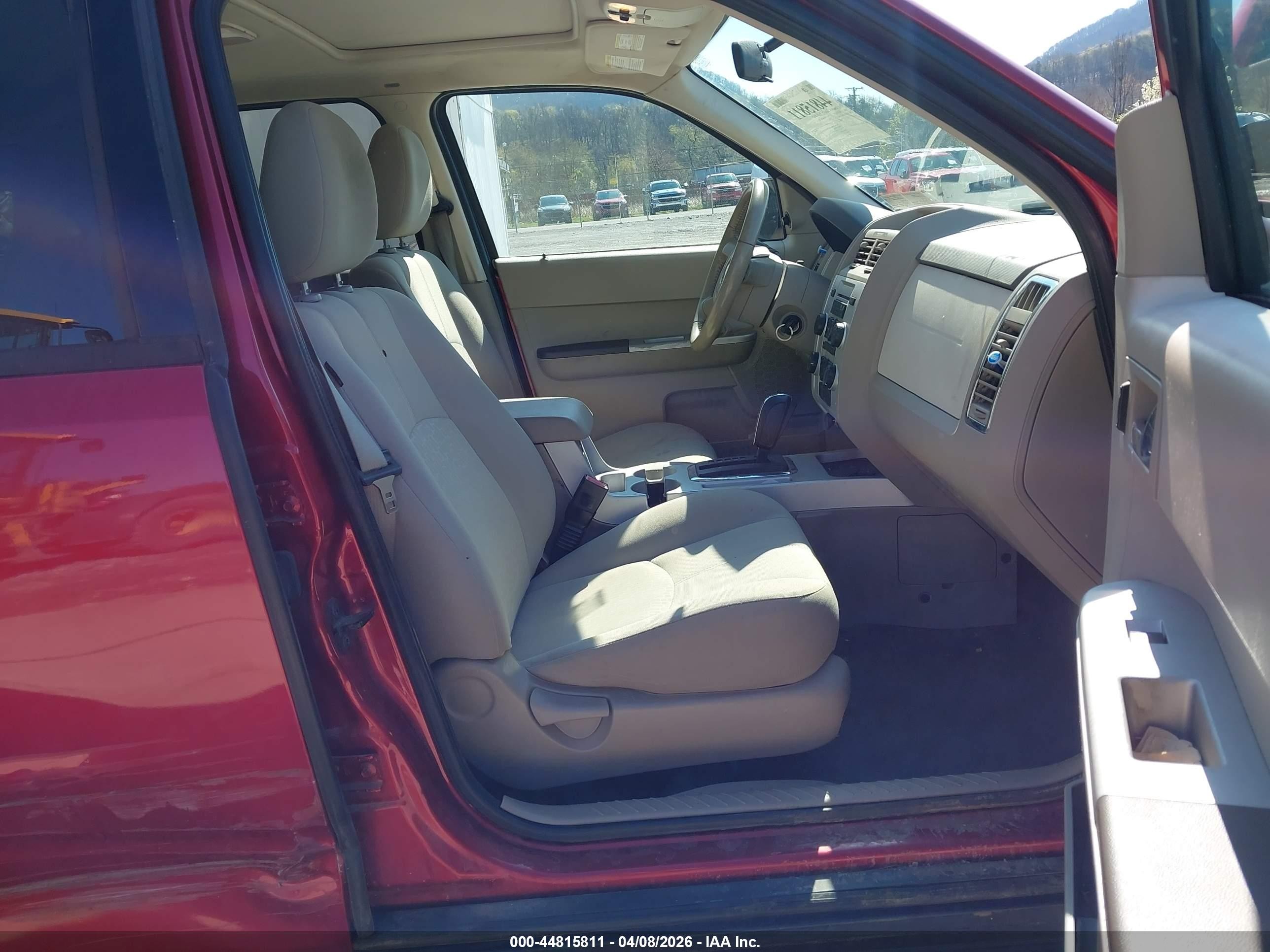 2008 Mercury Mariner V6 Red vin: 4M2CU91128KJ18607